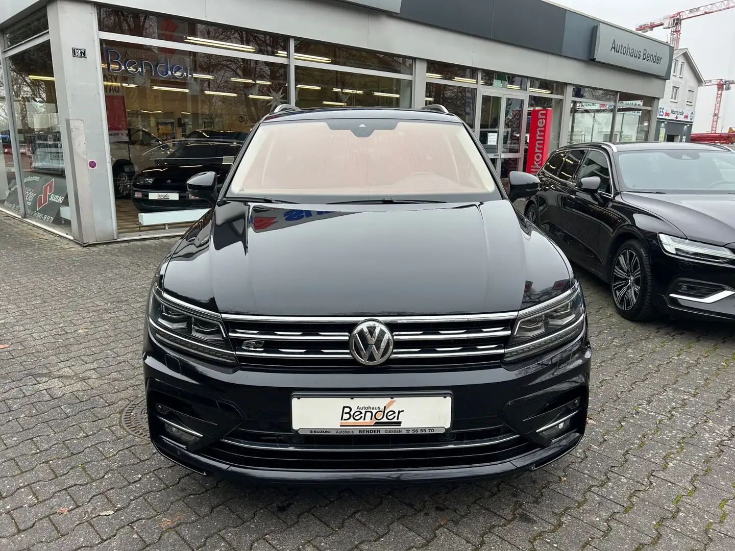 Volkswagen Tiguan Highline 4Motion R-LINE STANDHZG PANO Schwarz - 2