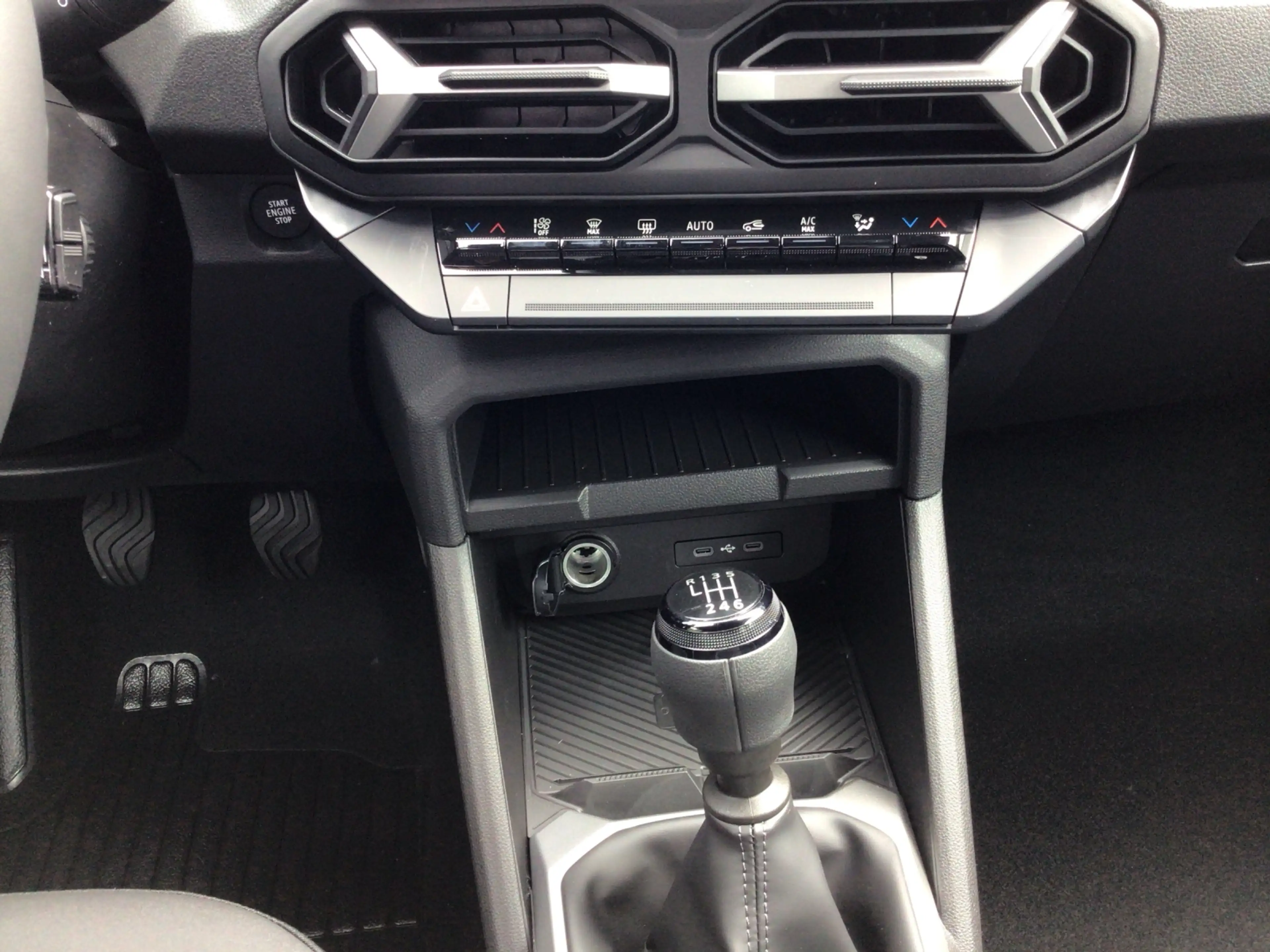 Dacia Bigster TCe 140 Journey — photo 14