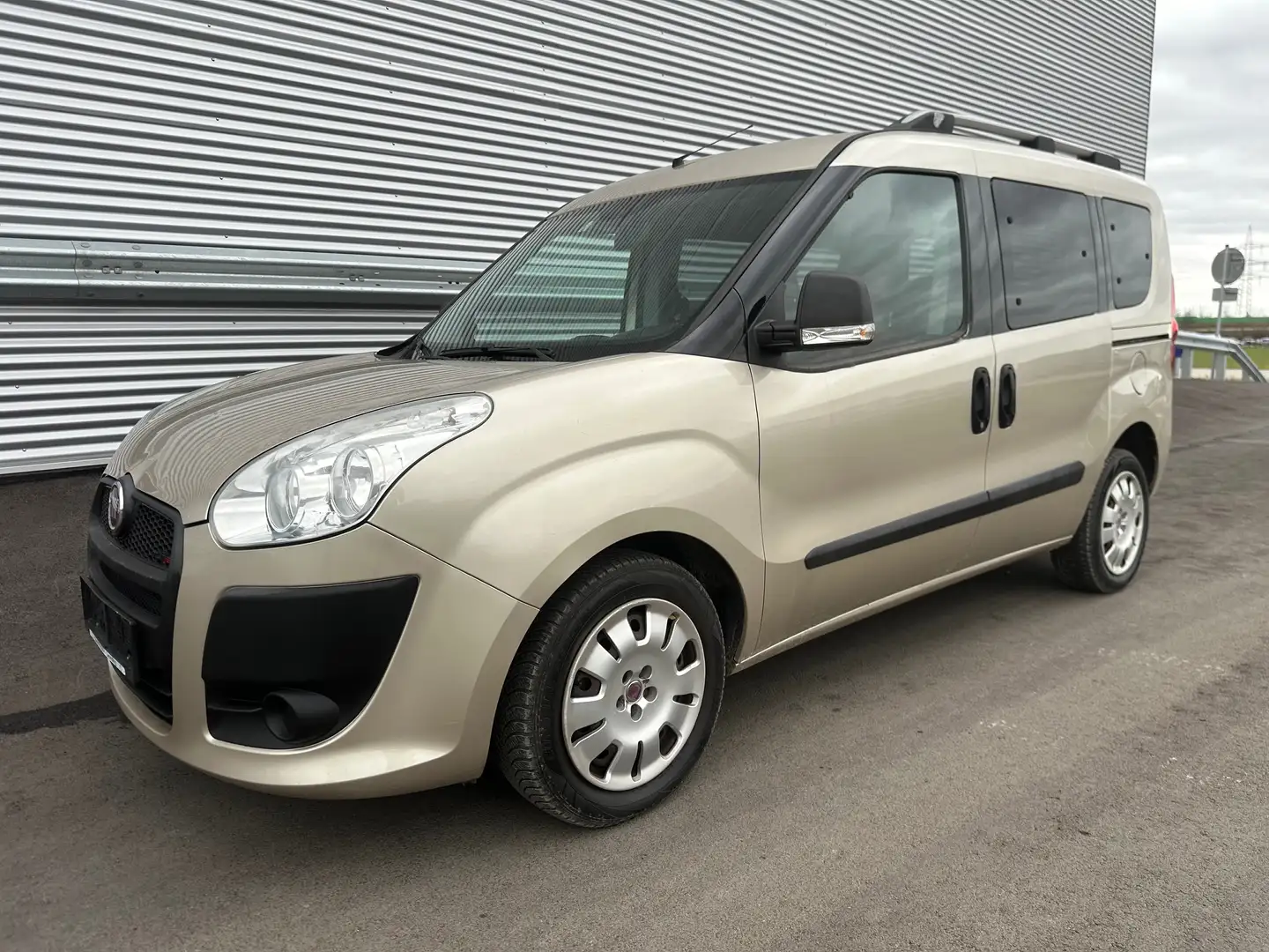 Fiat Doblo 1,6 16V JTD Multijet Dynamic DPF +7-Sitzer* ID:120 Brąz - 2