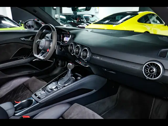 Audi TT view 10