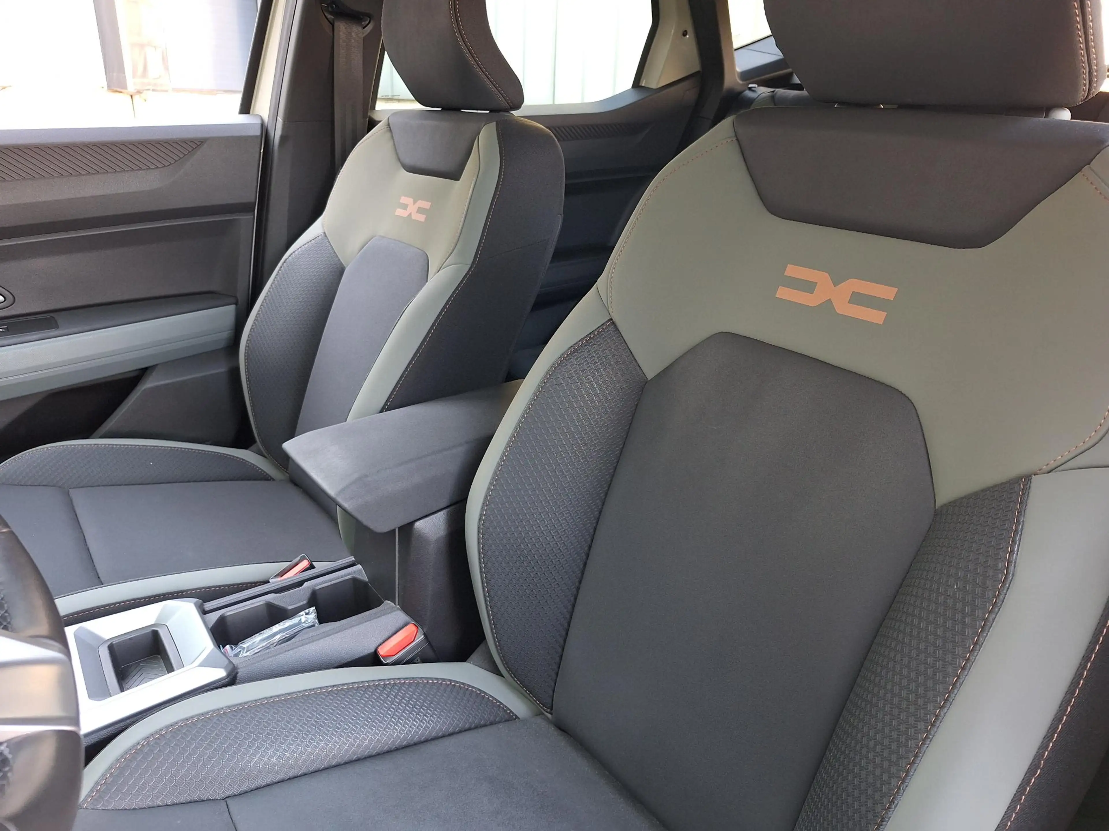 Dacia Duster 1.6 Hybrid 140 Extreme Automaat | Pack Parking | P — photo 19