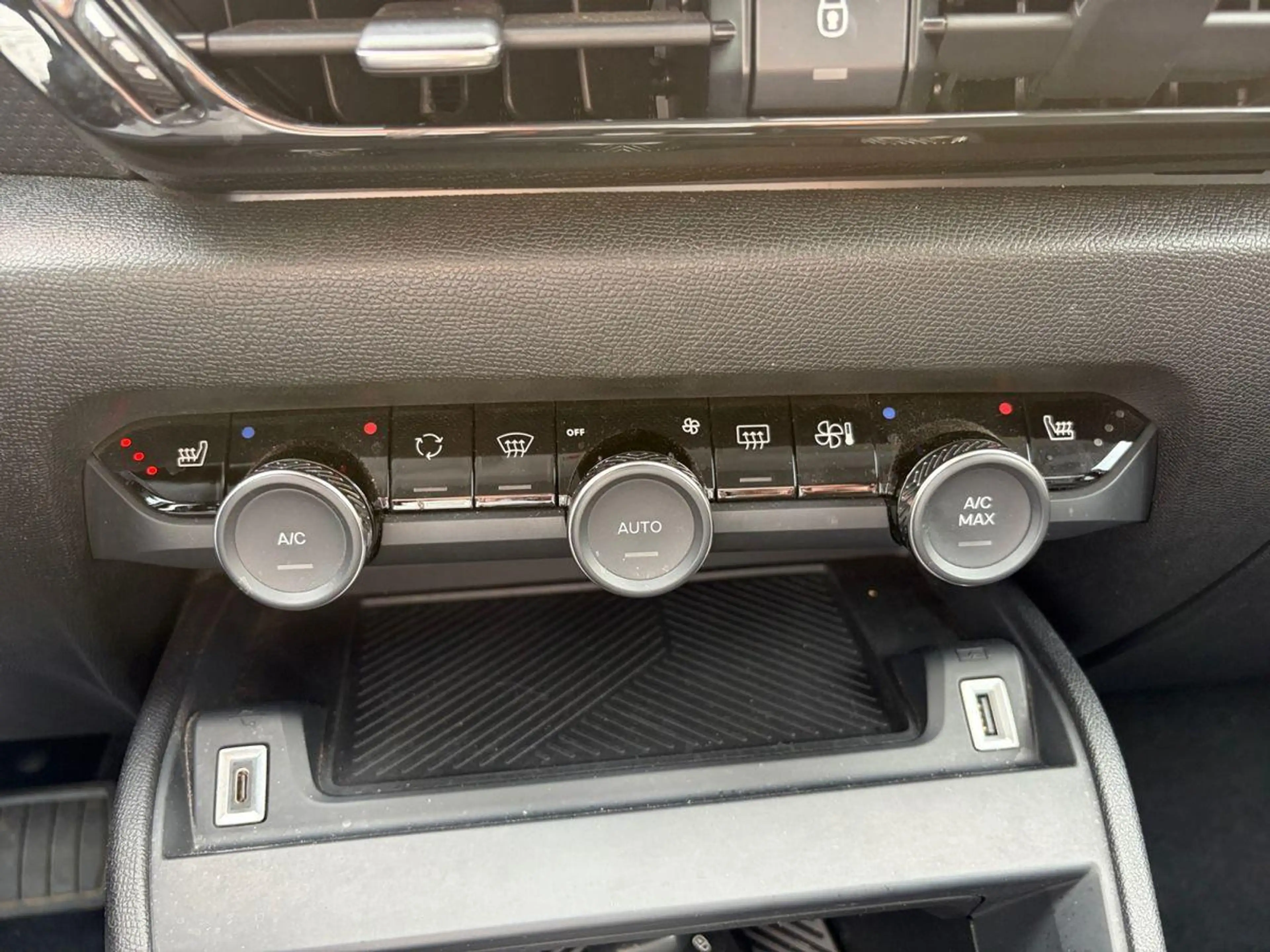 Citroen C4 1.2 12V e-THP / PureTech — photo 9