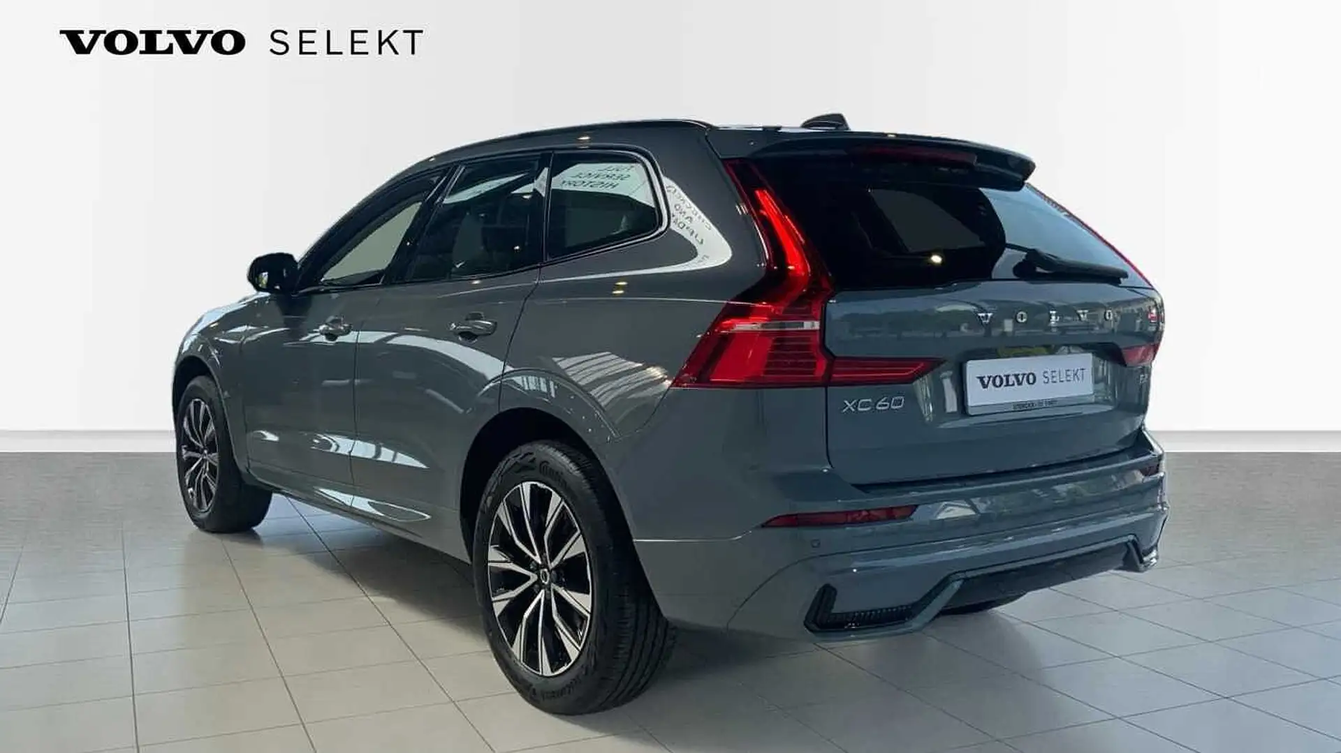 Volvo XC60 II Plus, B4 Mild-Hybrid, Benzine, Dark + Navi +  P Grijs - 2