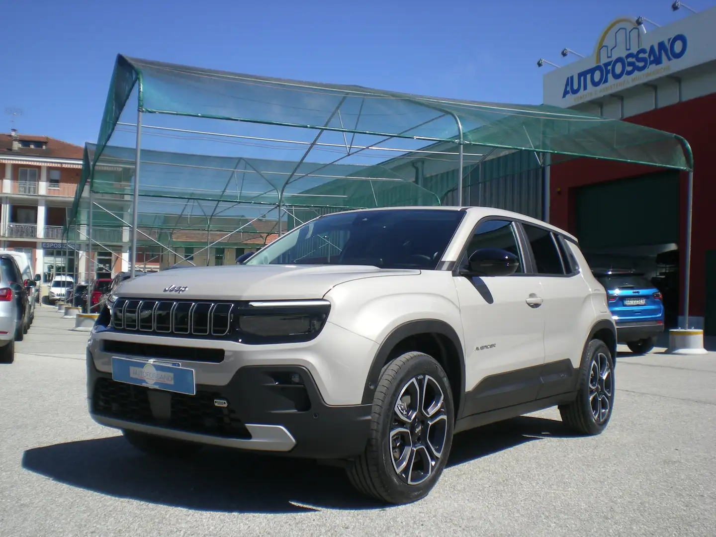 Jeep Avenger 1.2 100CV DCT MHEV SUMMIT Gris - 1