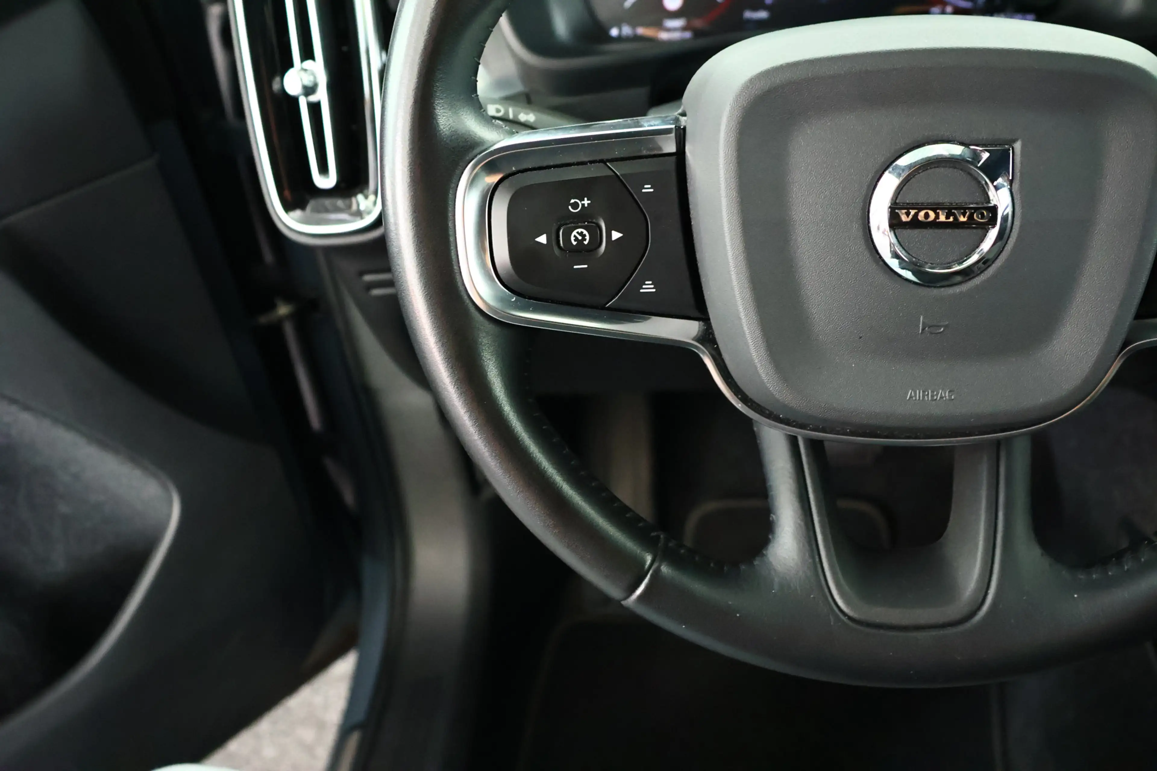 Volvo XC40 1.5 T5 Recharge R-Design / LED / Navi / CarPlay / — photo 25