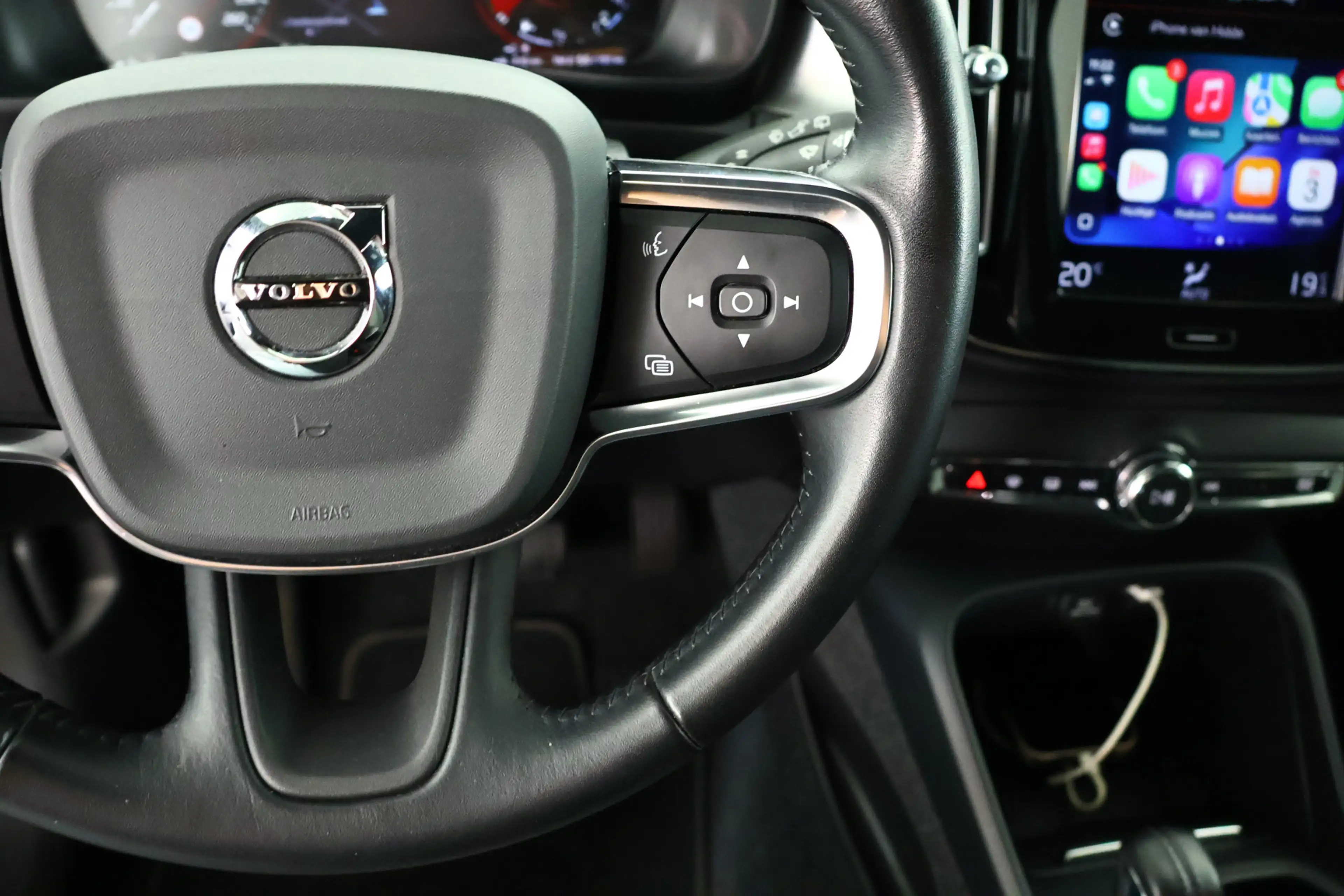 Volvo XC40 1.5 T5 Recharge R-Design / LED / Navi / CarPlay / — photo 26