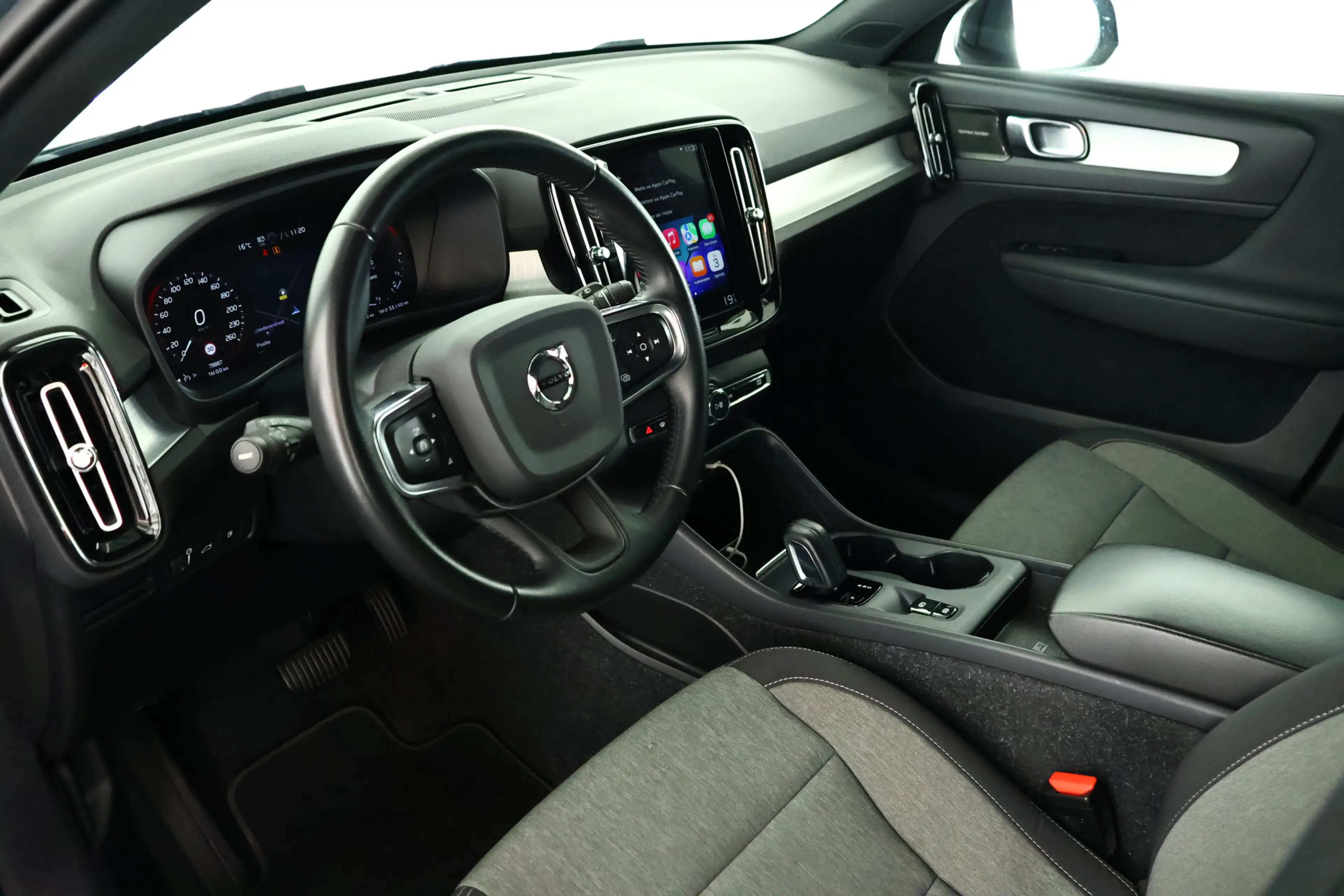 Volvo XC40 1.5 T5 Recharge R-Design / LED / Navi / CarPlay / — photo 3