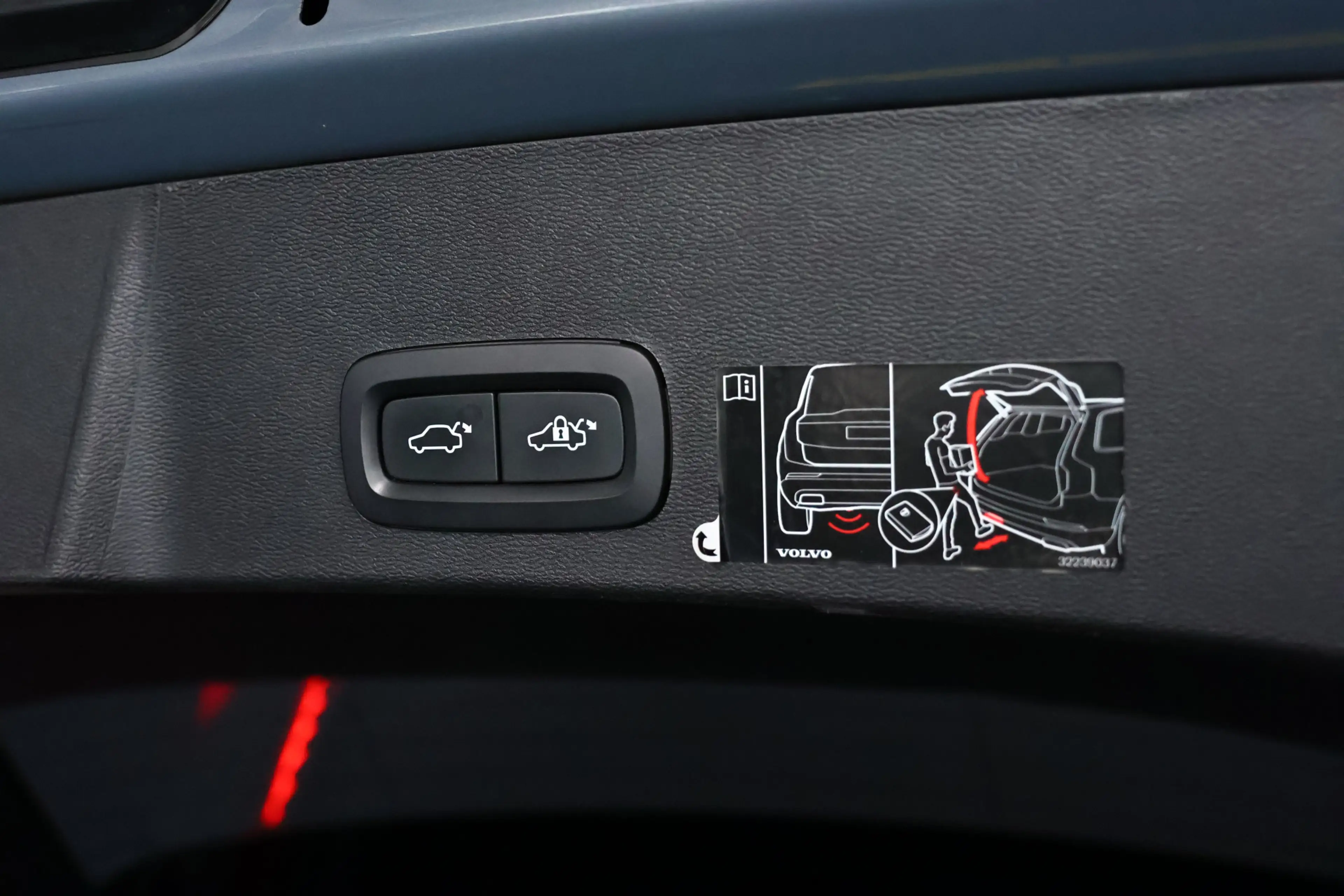 Volvo XC40 1.5 T5 Recharge R-Design / LED / Navi / CarPlay / — photo 24