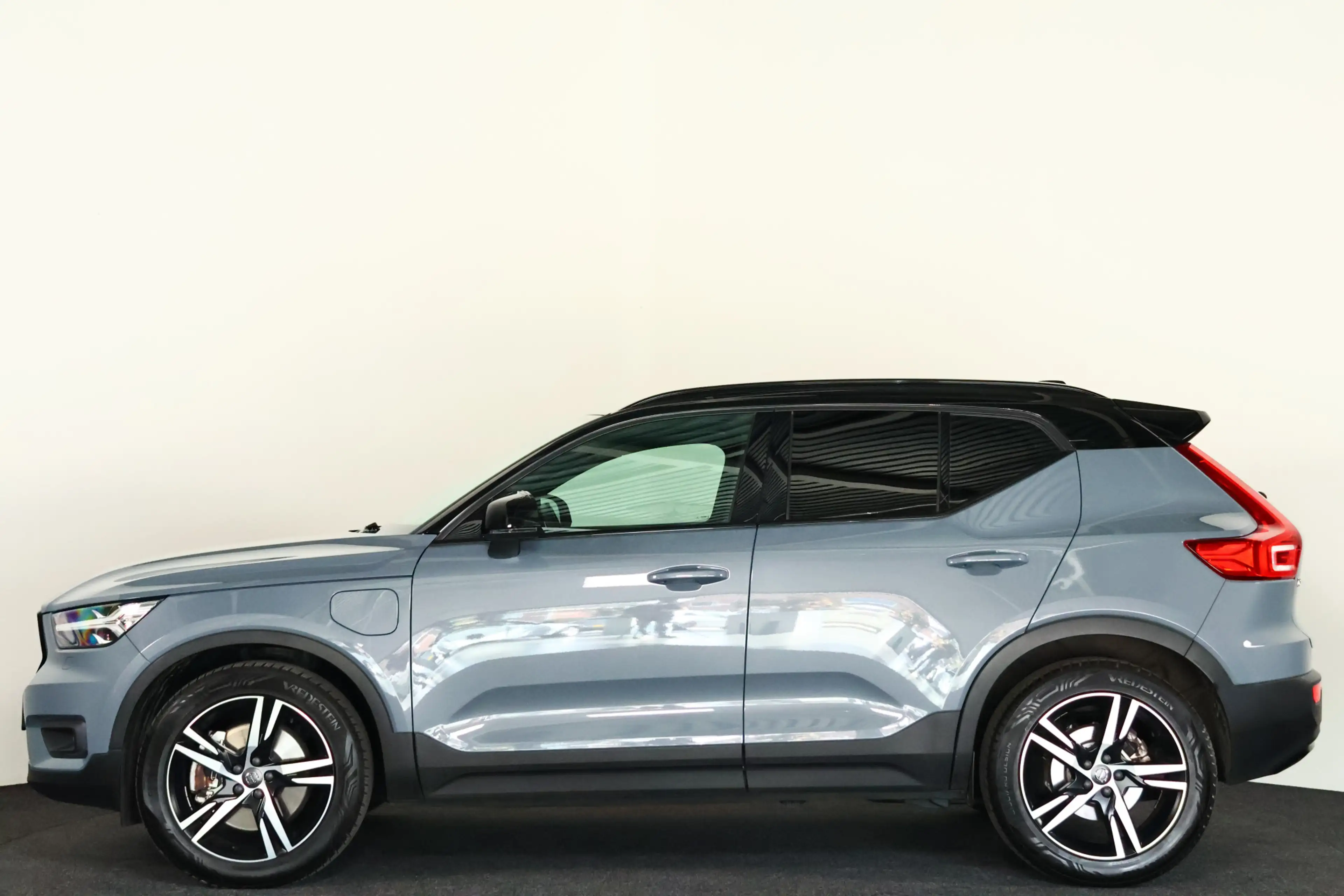 Volvo XC40 1.5 T5 Recharge R-Design / LED / Navi / CarPlay / — photo 32