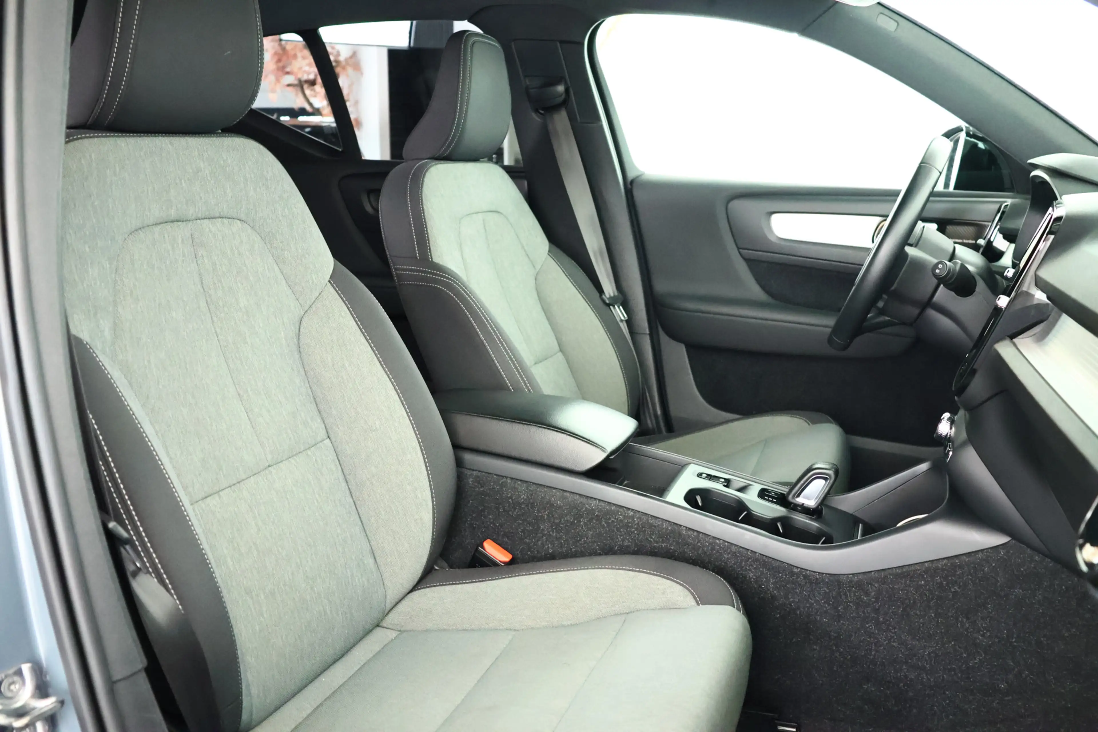 Volvo XC40 1.5 T5 Recharge R-Design / LED / Navi / CarPlay / — photo 7