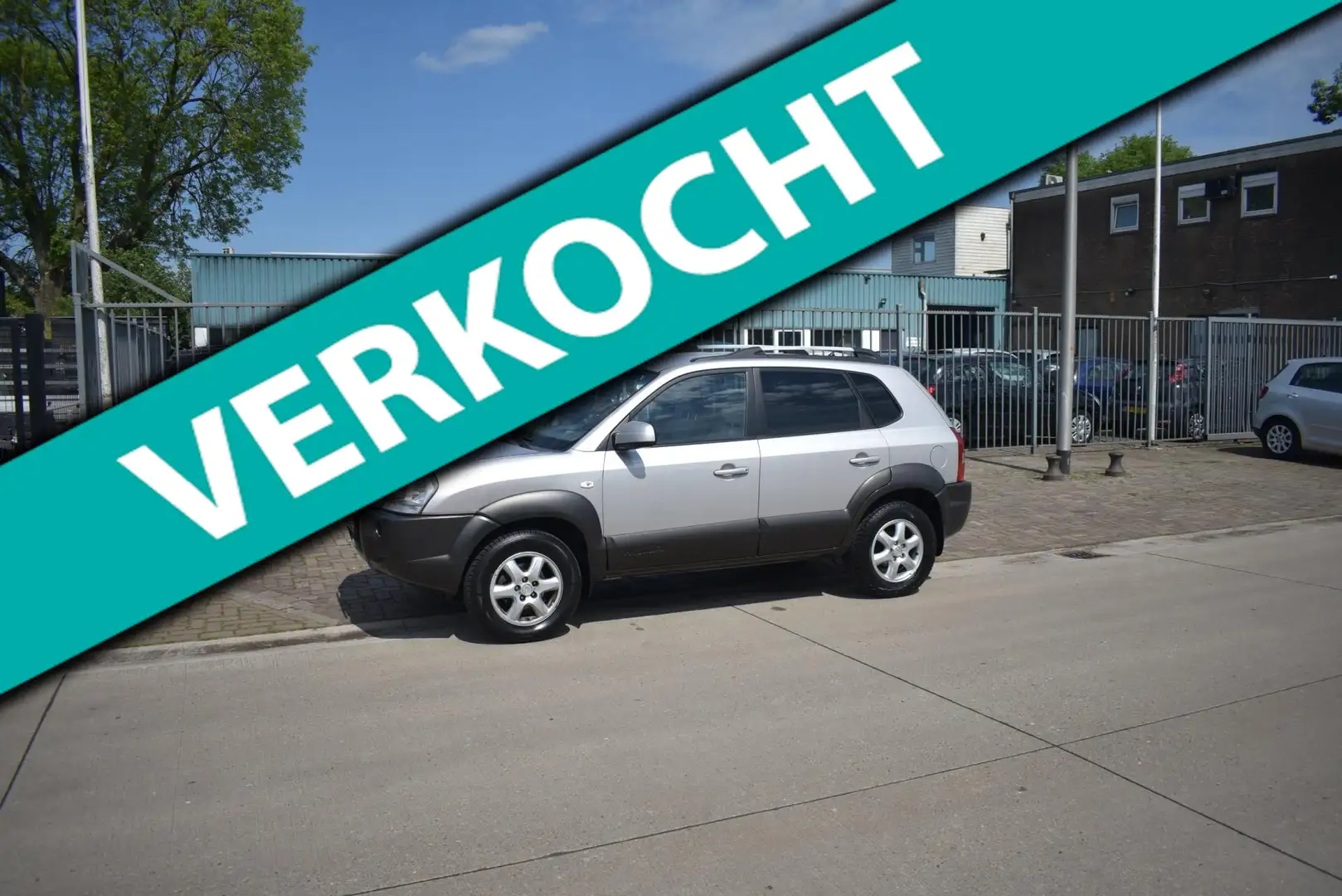 Hyundai TUCSON 2.0i Dynamic Gris - 1
