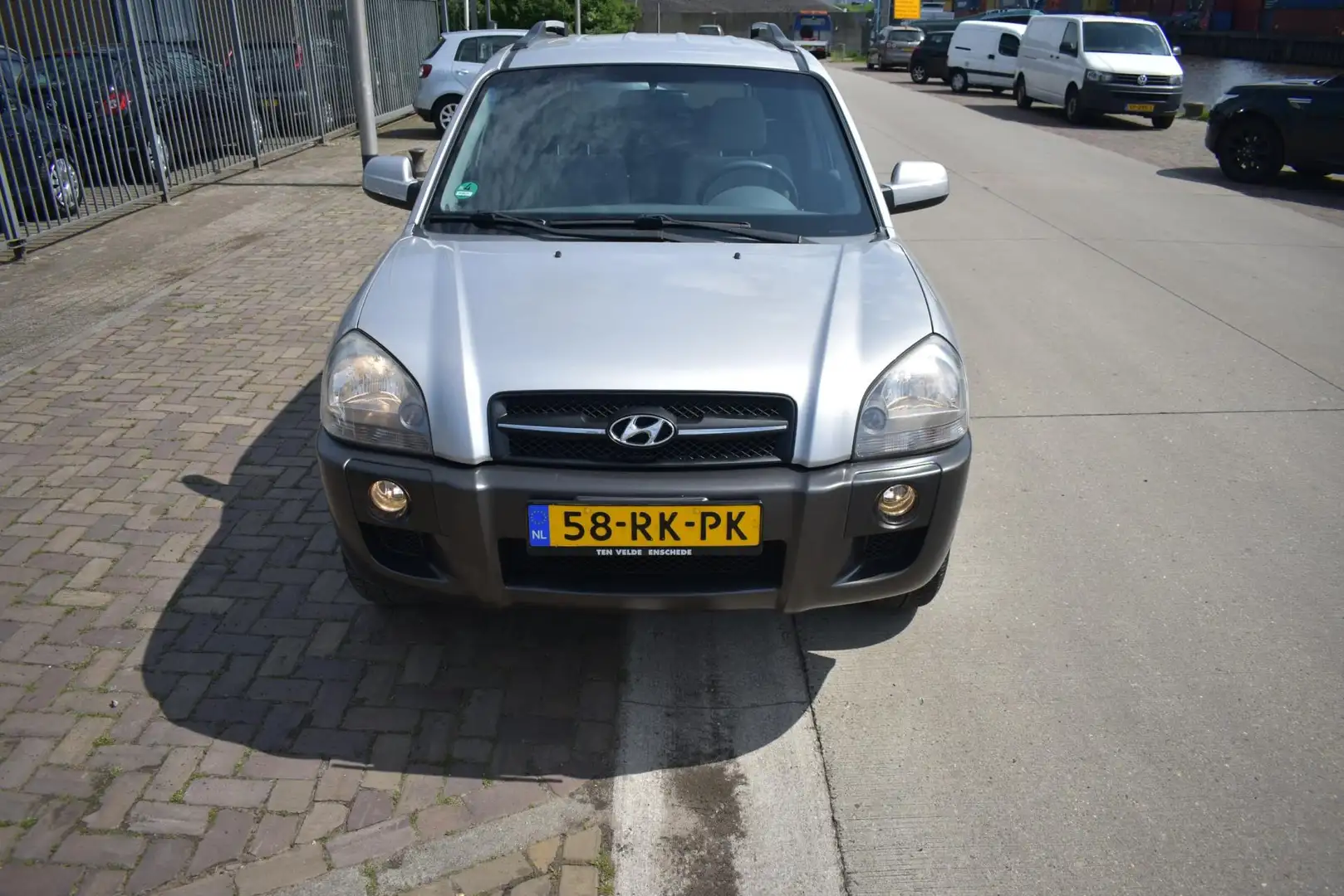 Hyundai TUCSON 2.0i Dynamic Gris - 2