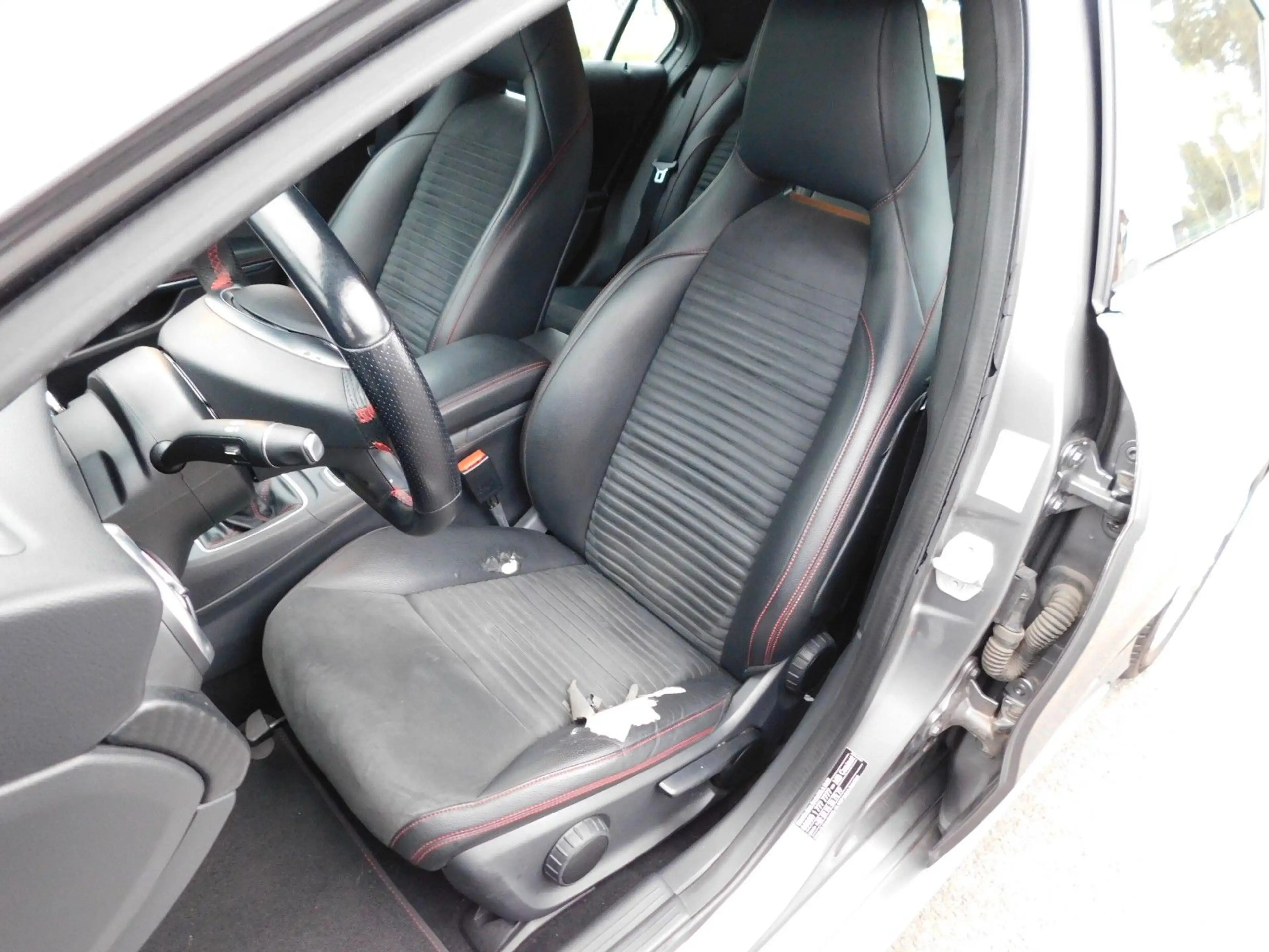 Mercedes-Benz A 200 AMG Line — photo 12