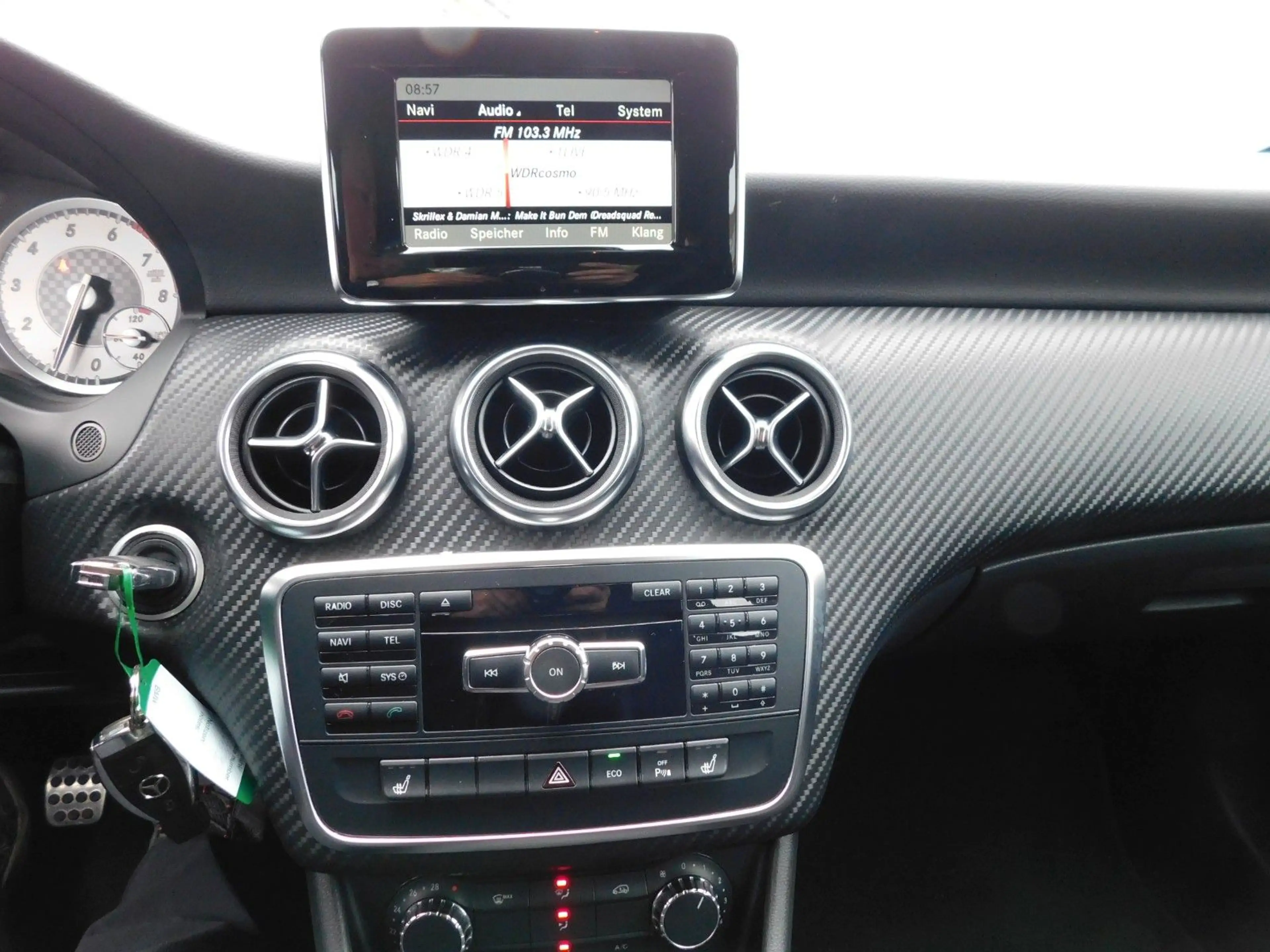 Mercedes-Benz A 200 AMG Line — photo 15