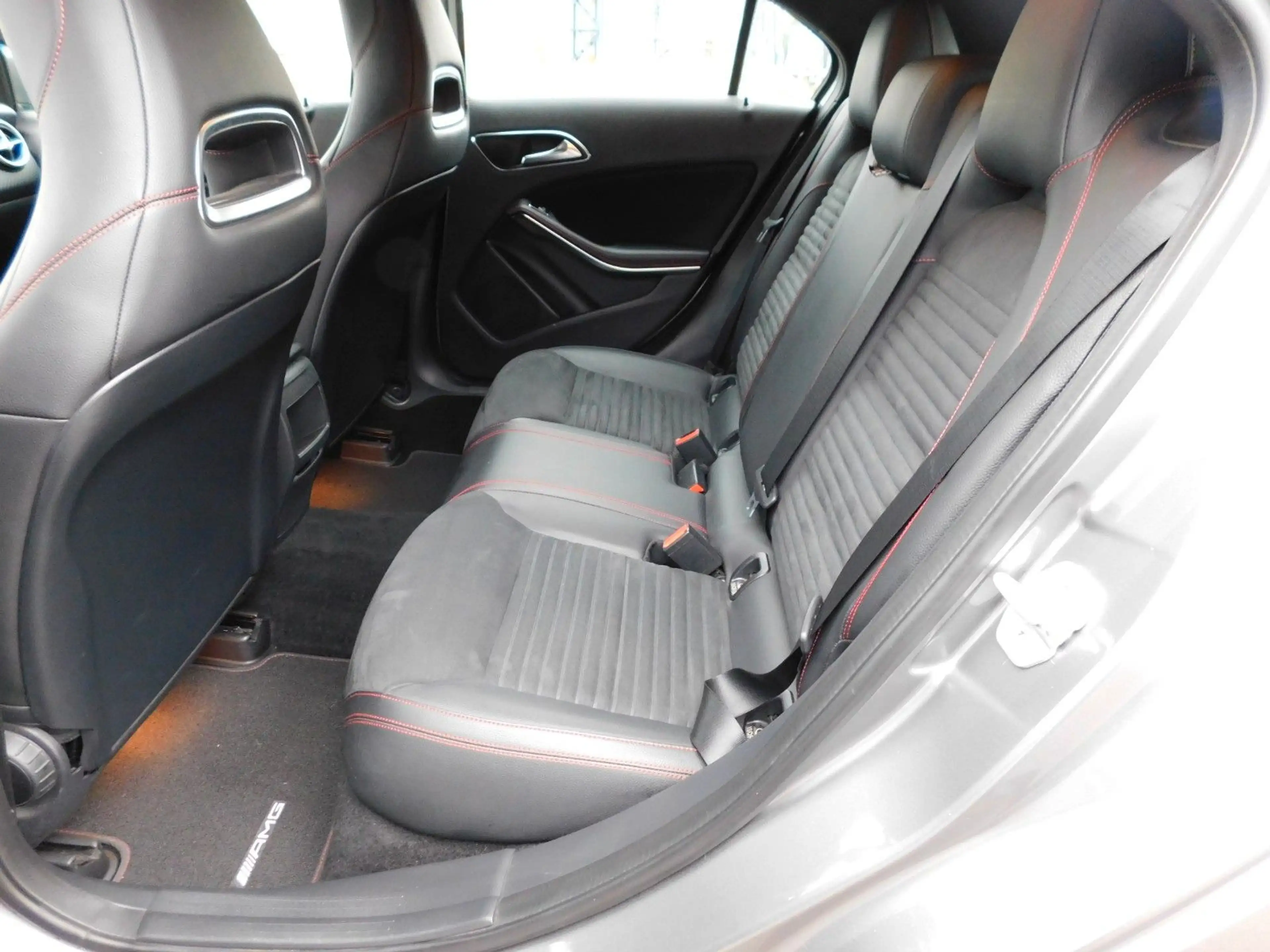 Mercedes-Benz A 200 AMG Line — photo 7