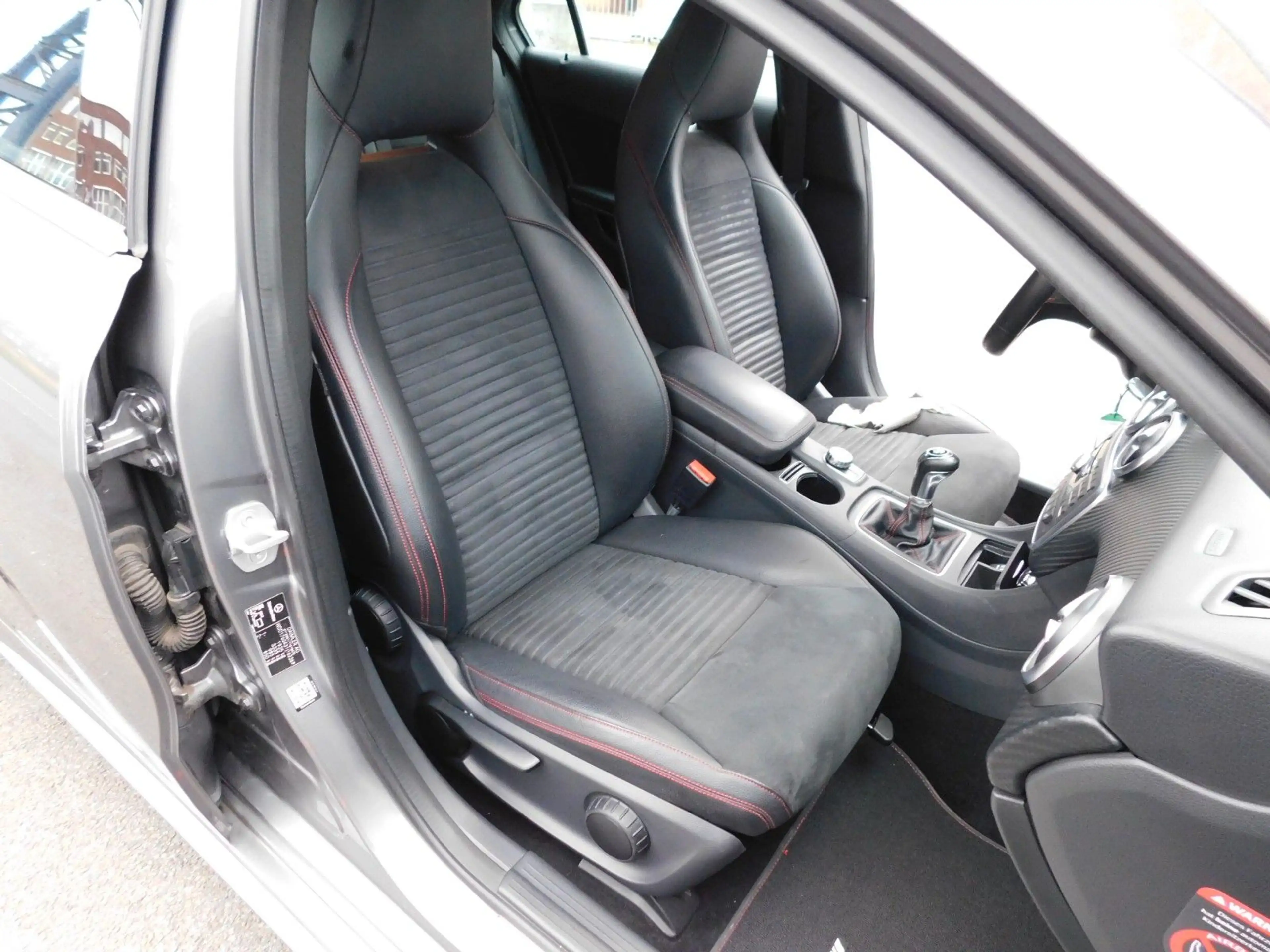 Mercedes-Benz A 200 AMG Line — photo 9