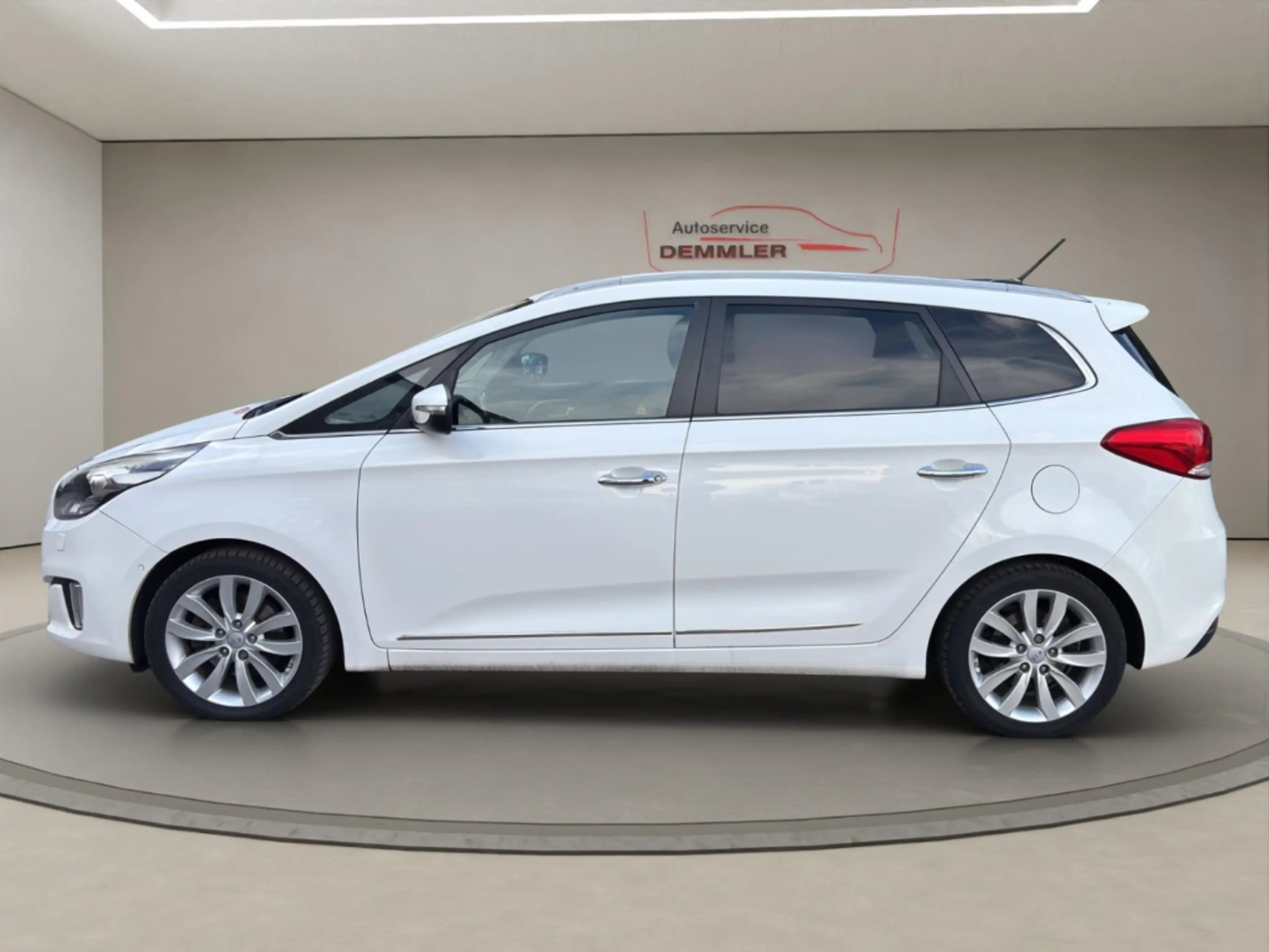 Kia Carens 7-Sitzer ,Xenon,R.Kamera,AHK,Tempomat,Sitzheizung, — photo 8