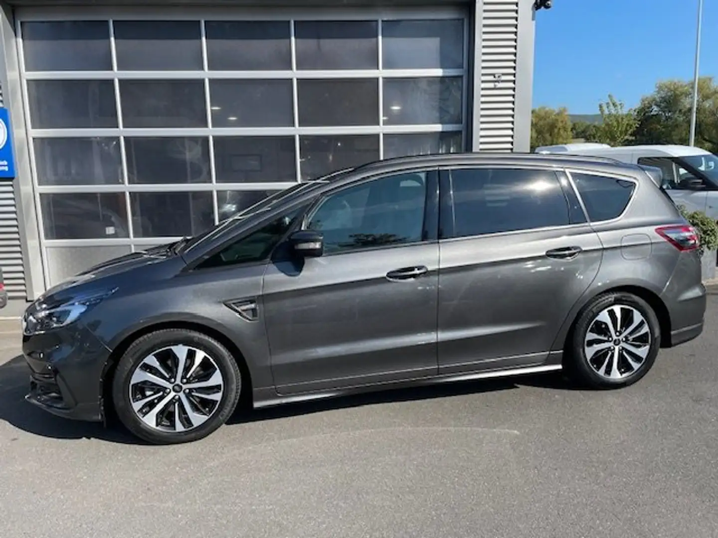 Ford S-Max Hybrid ST-Line Grau - 2