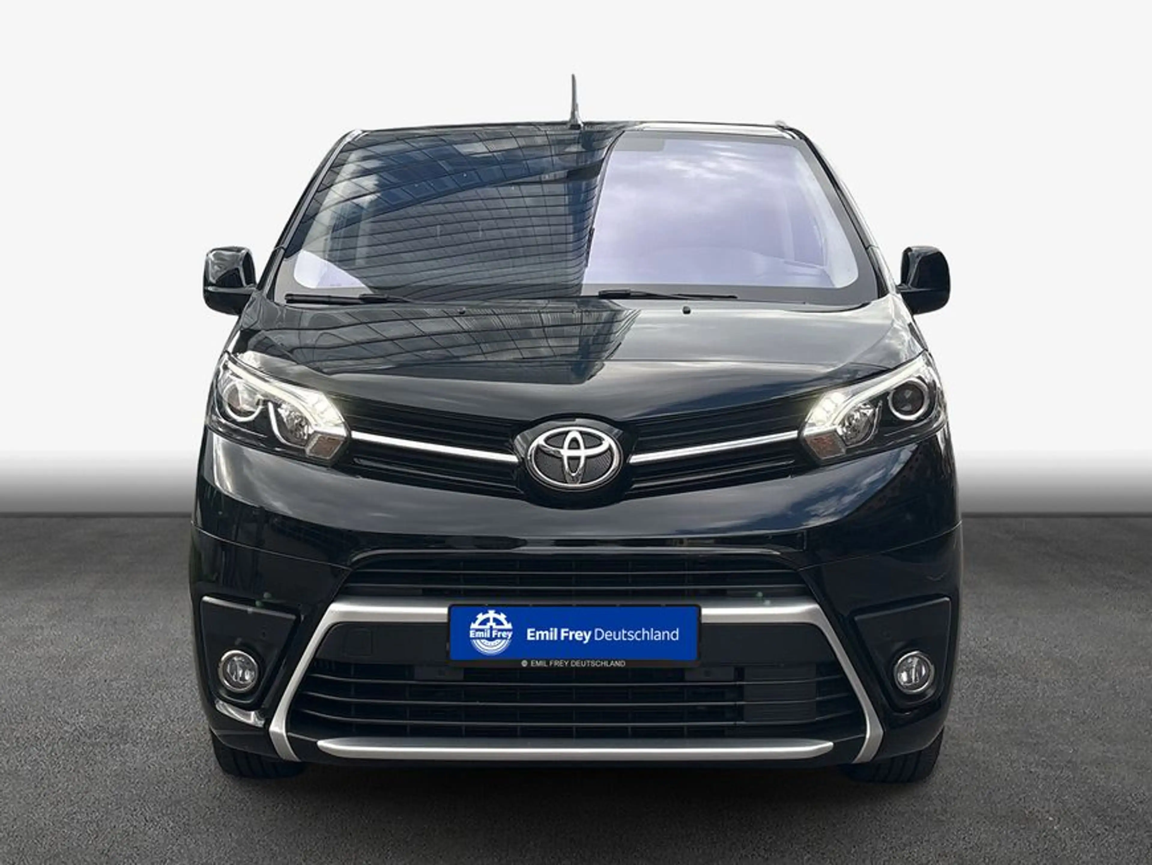 Toyota Proace 2,0-l-D-4D L1 (7-Si.) Autm. Verso Executive — photo 3