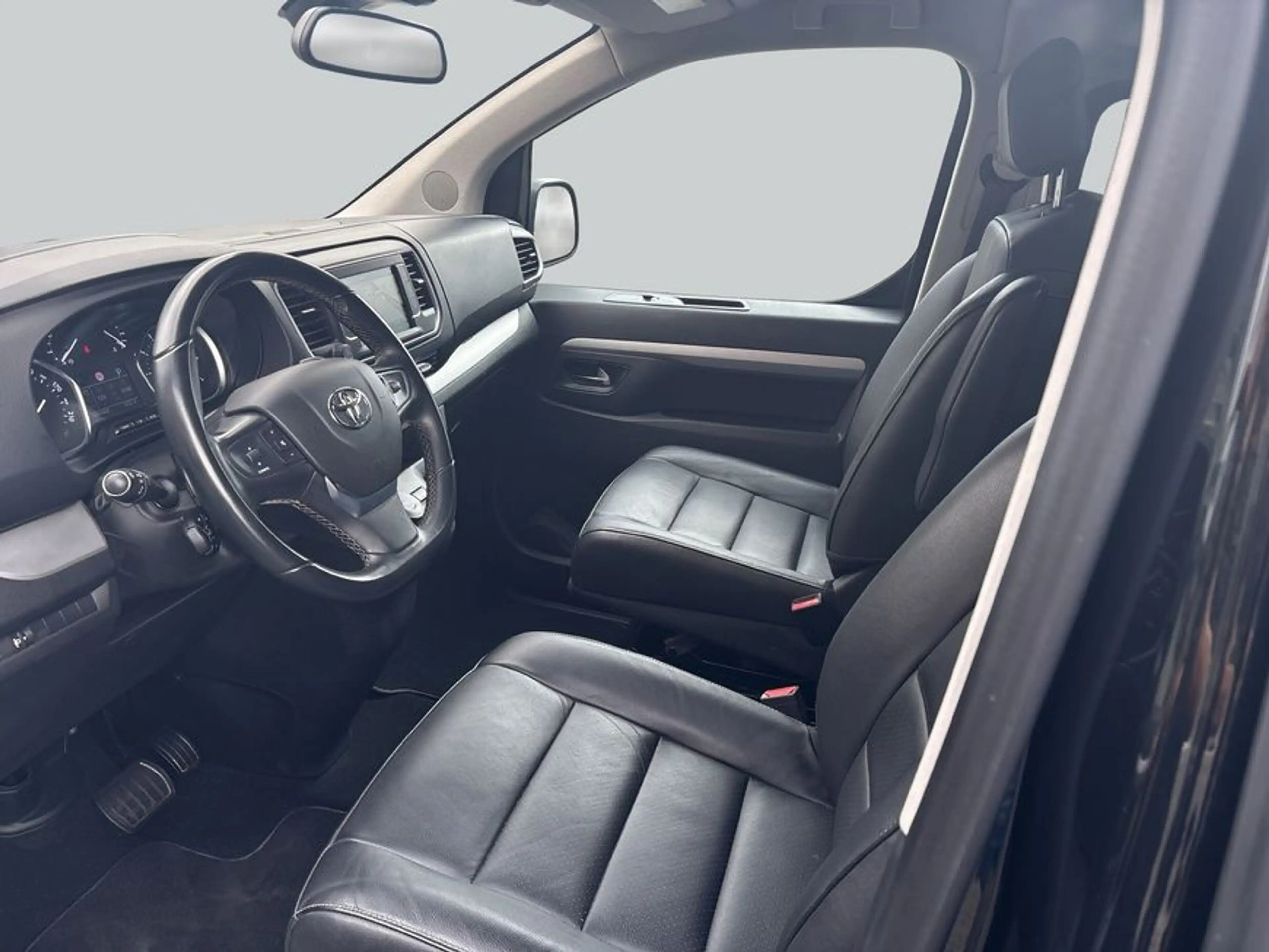 Toyota Proace 2,0-l-D-4D L1 (7-Si.) Autm. Verso Executive — photo 9