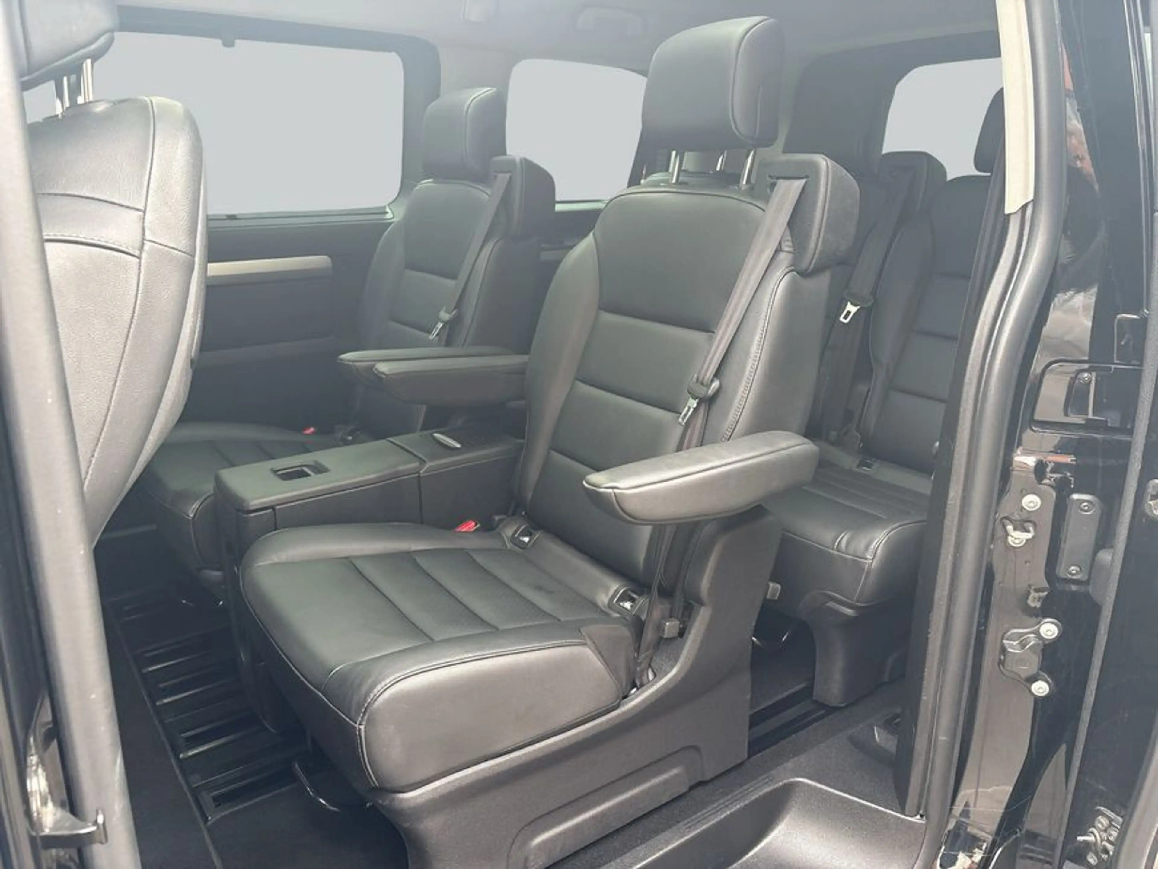 Toyota Proace 2,0-l-D-4D L1 (7-Si.) Autm. Verso Executive — photo 11