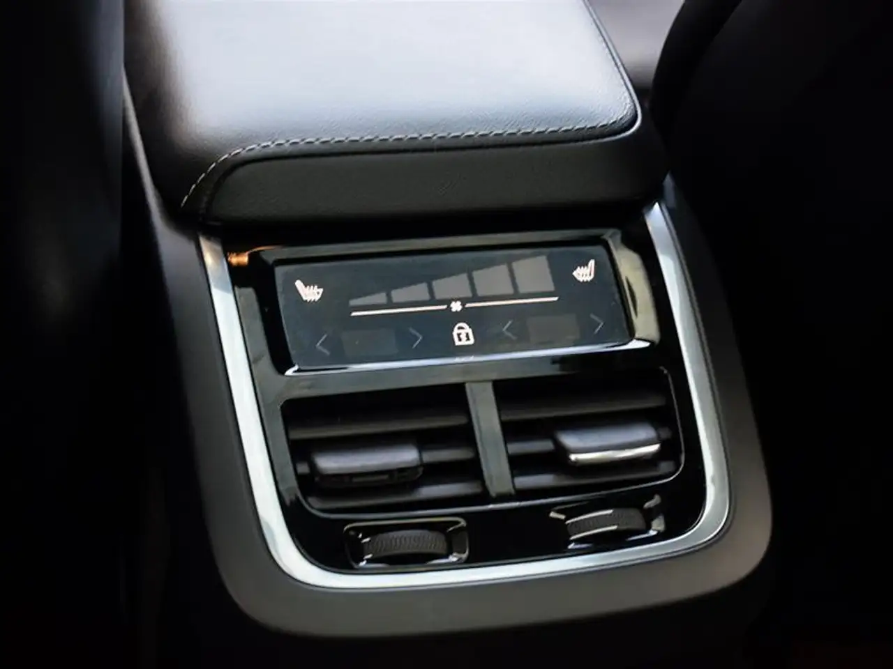 Volvo XC60 снимка Volvo XC60