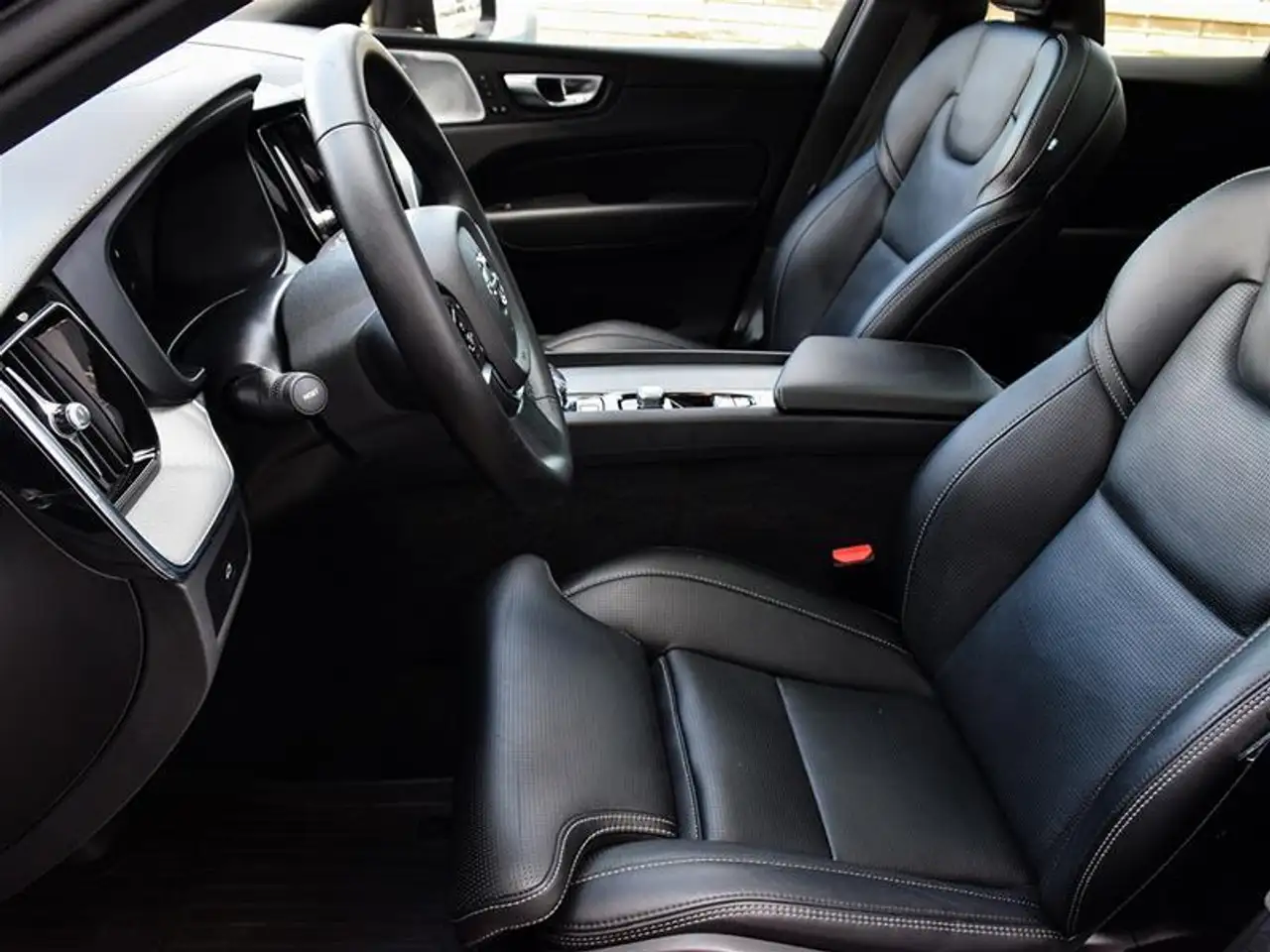 Volvo XC60 снимка Volvo XC60