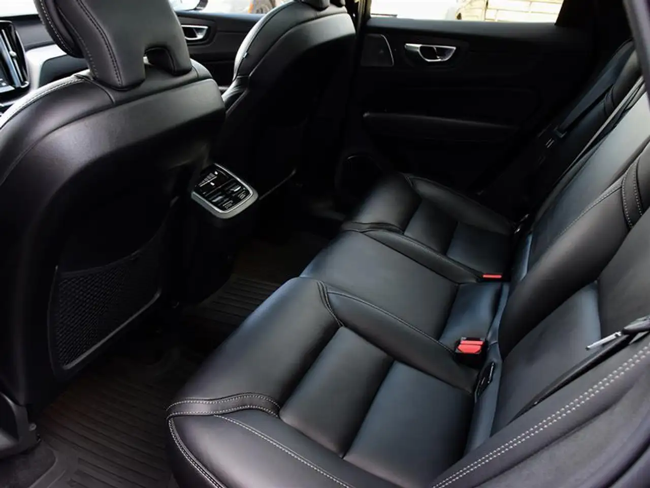 Volvo XC60 снимка Volvo XC60
