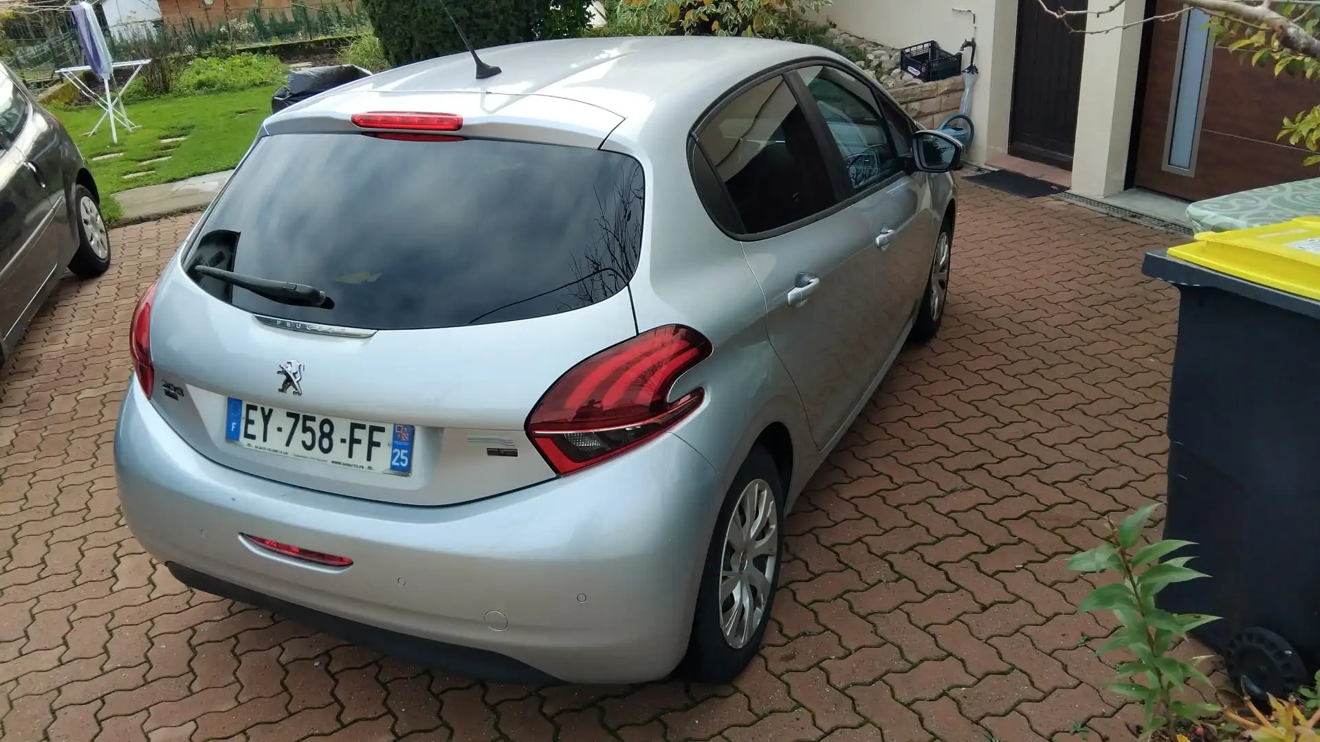 Peugeot 208 208 1.2 PureTech 82ch BVM5 Urban Soul Argent - 2