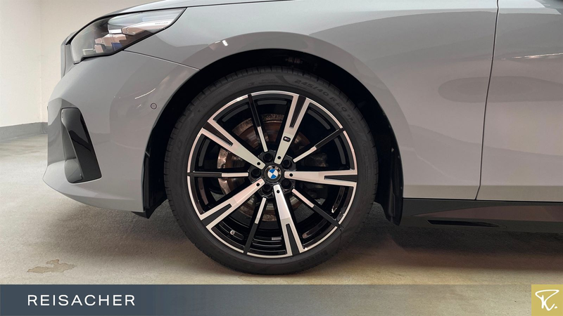 BMW 520 d A xDrive Tou M-Sport,AHK,Sitzbelü,Standh — photo 3
