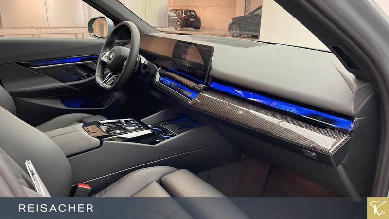BMW 520 d A xDrive Tou M-Sport,AHK,Sitzbelü,Standh — photo 13