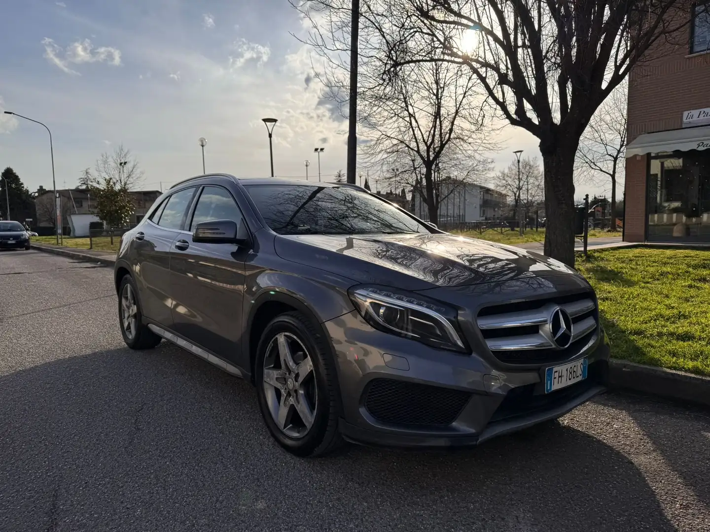 Mercedes-Benz GLA 180 GLA180d Premium Grigio - 1