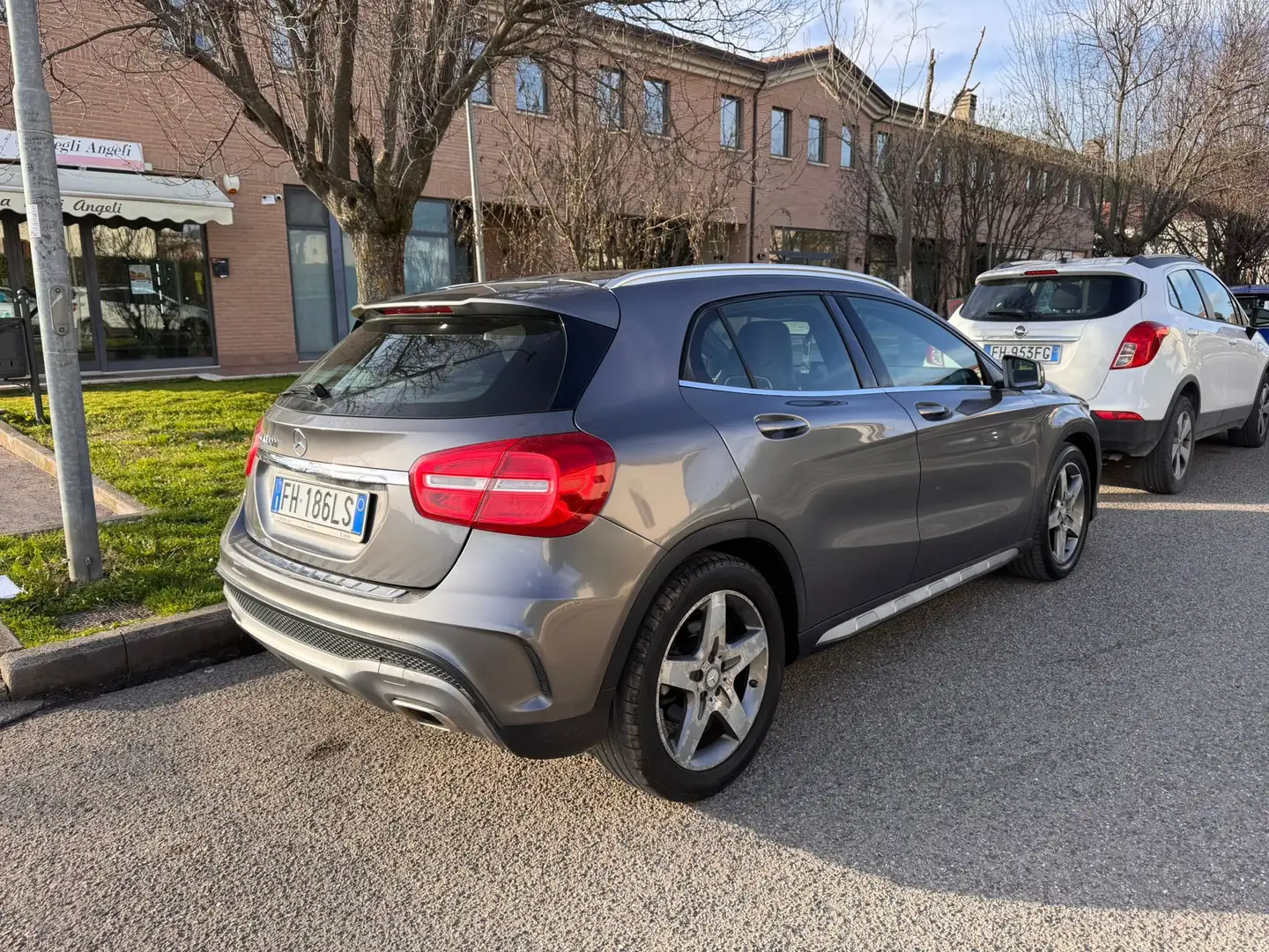 Mercedes-Benz GLA 180 GLA180d Premium Grigio - 2