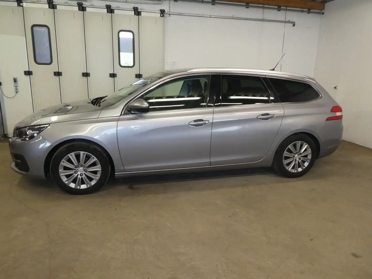 Peugeot 308 1.5 SW Blue HDi 130 S&S Allure Pack, AHK Grau - 2