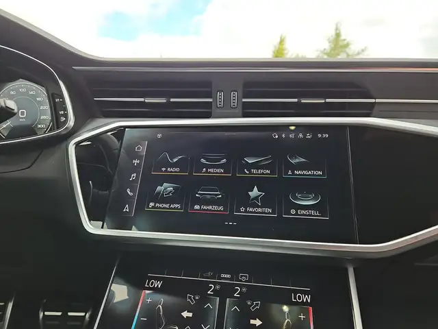 Audi A6 view 12