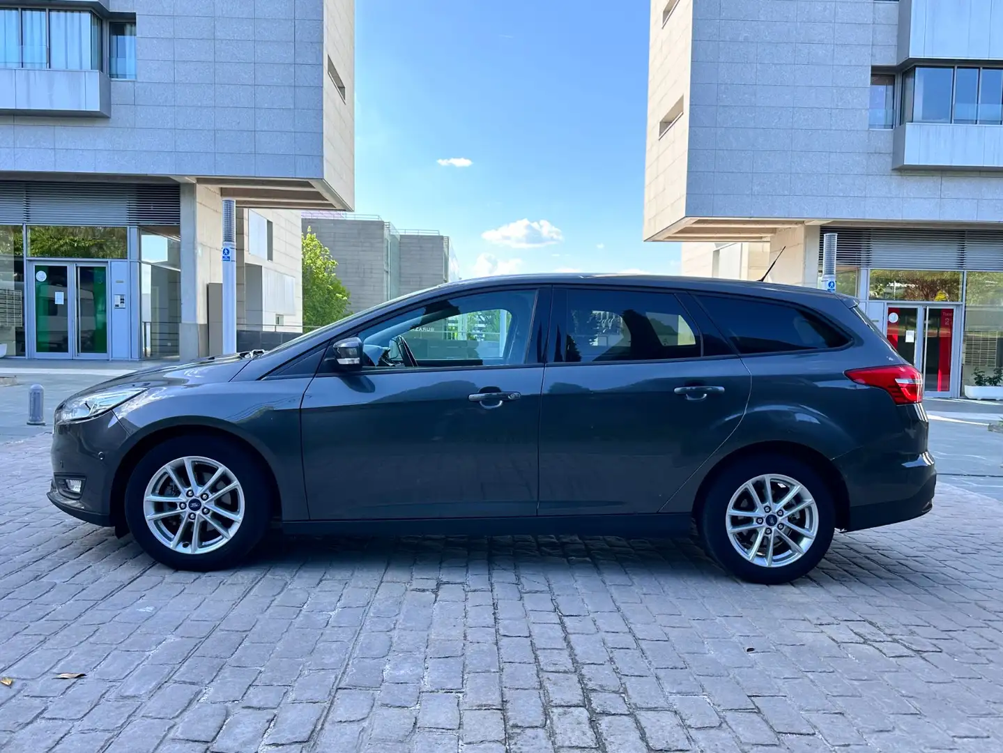 Ford Focus Sportbreak 1.0 Ecoboost Trend+ 125 Gris - 2