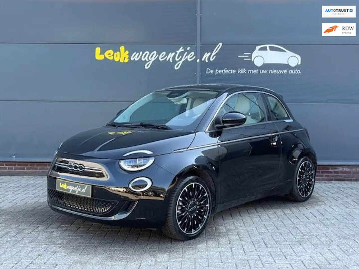 Fiat 500e 3+1 La Prima 42 kWh *extra deur *ad. cruise *p-cam Zwart - 1