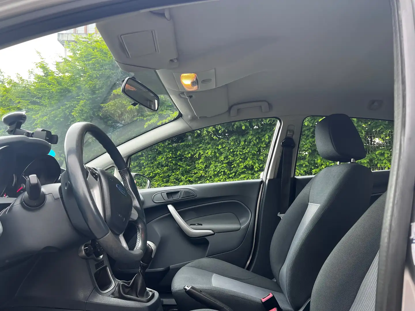 Ford Fiesta Fiesta 1.4 TDCi 70 FAP Titanium + Gris - 2