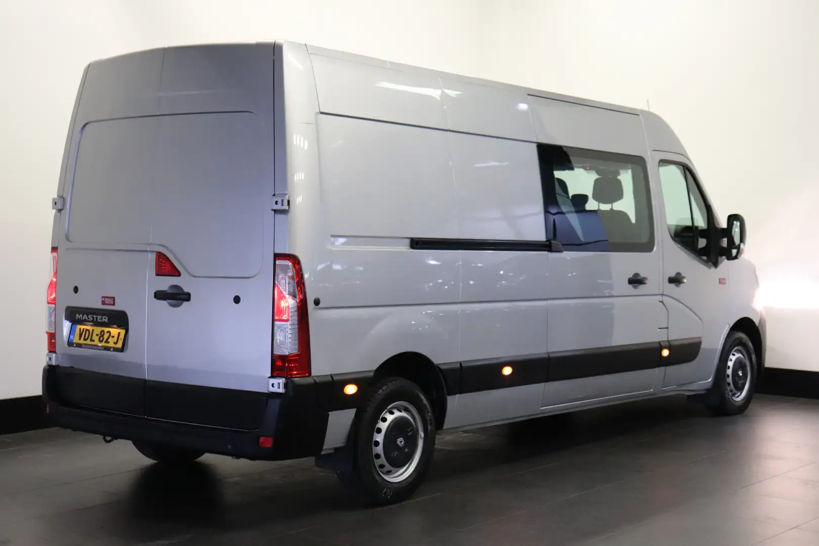 Renault Master 2.3 dCi 136PK L3H2 Dubbele Cabine - EURO 6 - Airco Zilver - 2