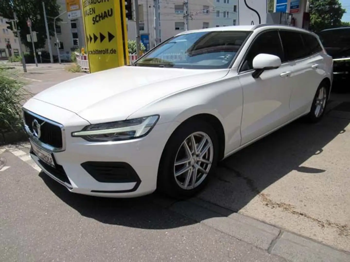Volvo V60 D4 Momentum Pro Aut Navi/Leder/AHK/RFK/SHZ/T Weiß - 2
