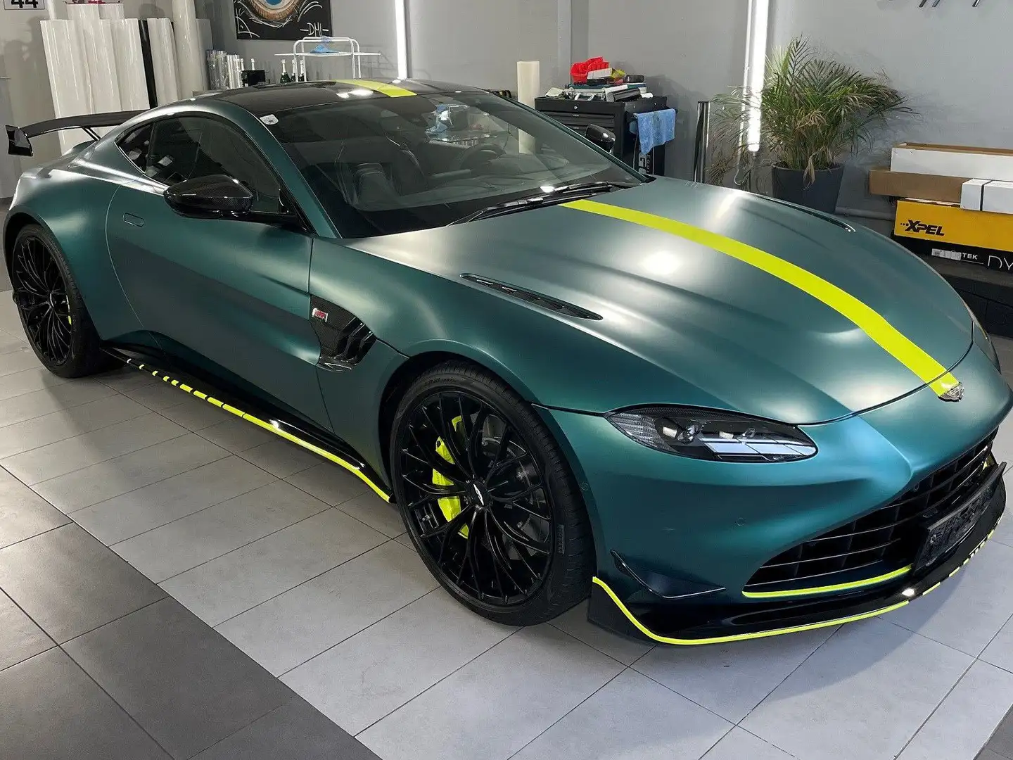 Aston Martin Vantage F1 Green - 1