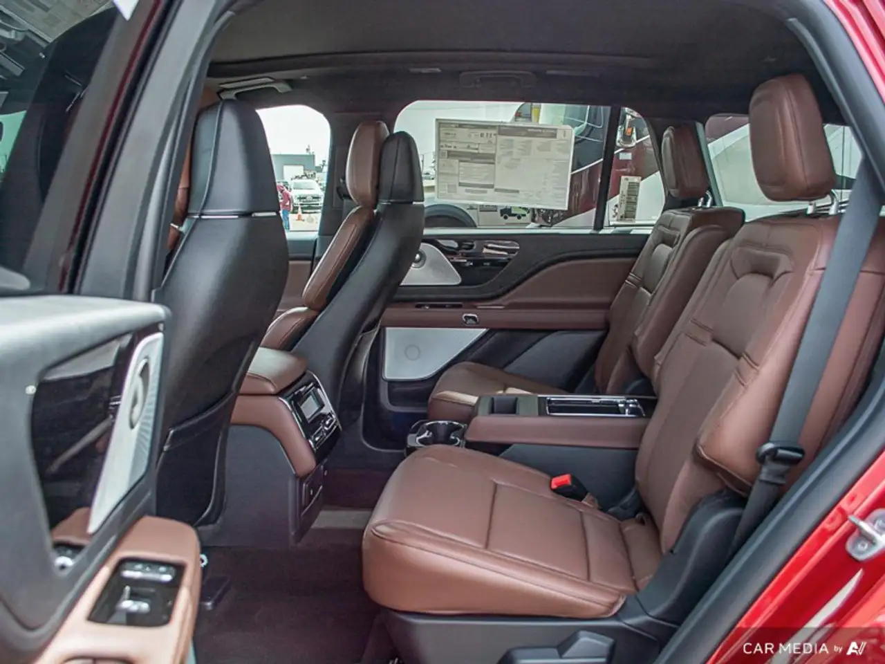 Lincoln Aviator снимка Lincoln Aviator
