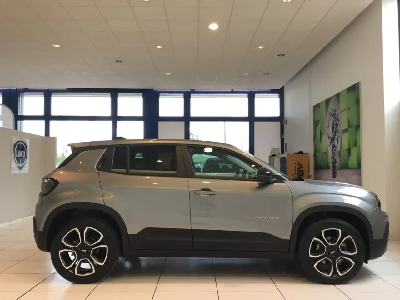 Jeep Avenger full-electric Summit fwd 156cv auto MY25 KM0, миниатюра 2