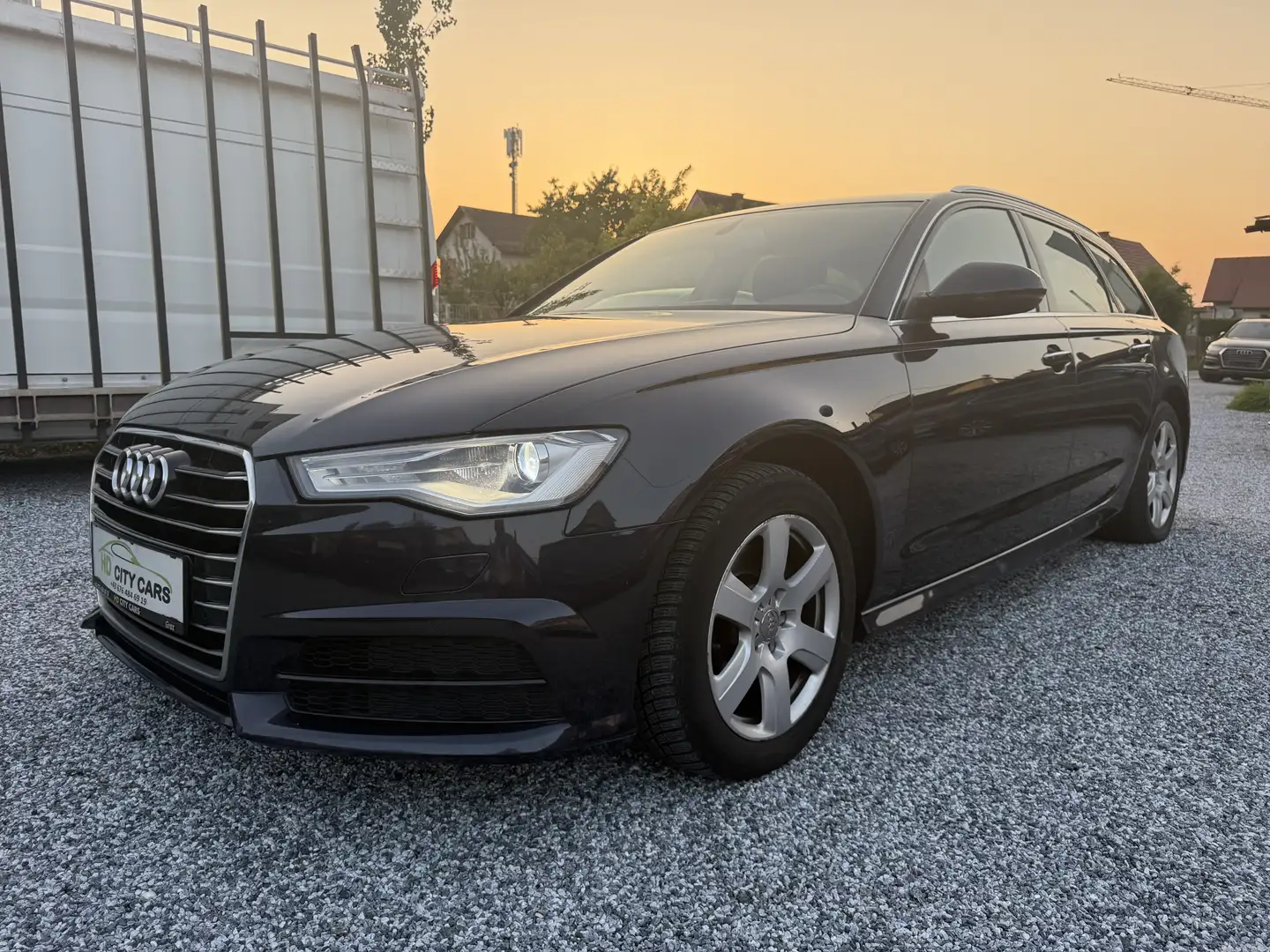 Audi A6 Avant 2,0 TDI ultra intense S-tronic ERSTBESITZ!! Blau - 1