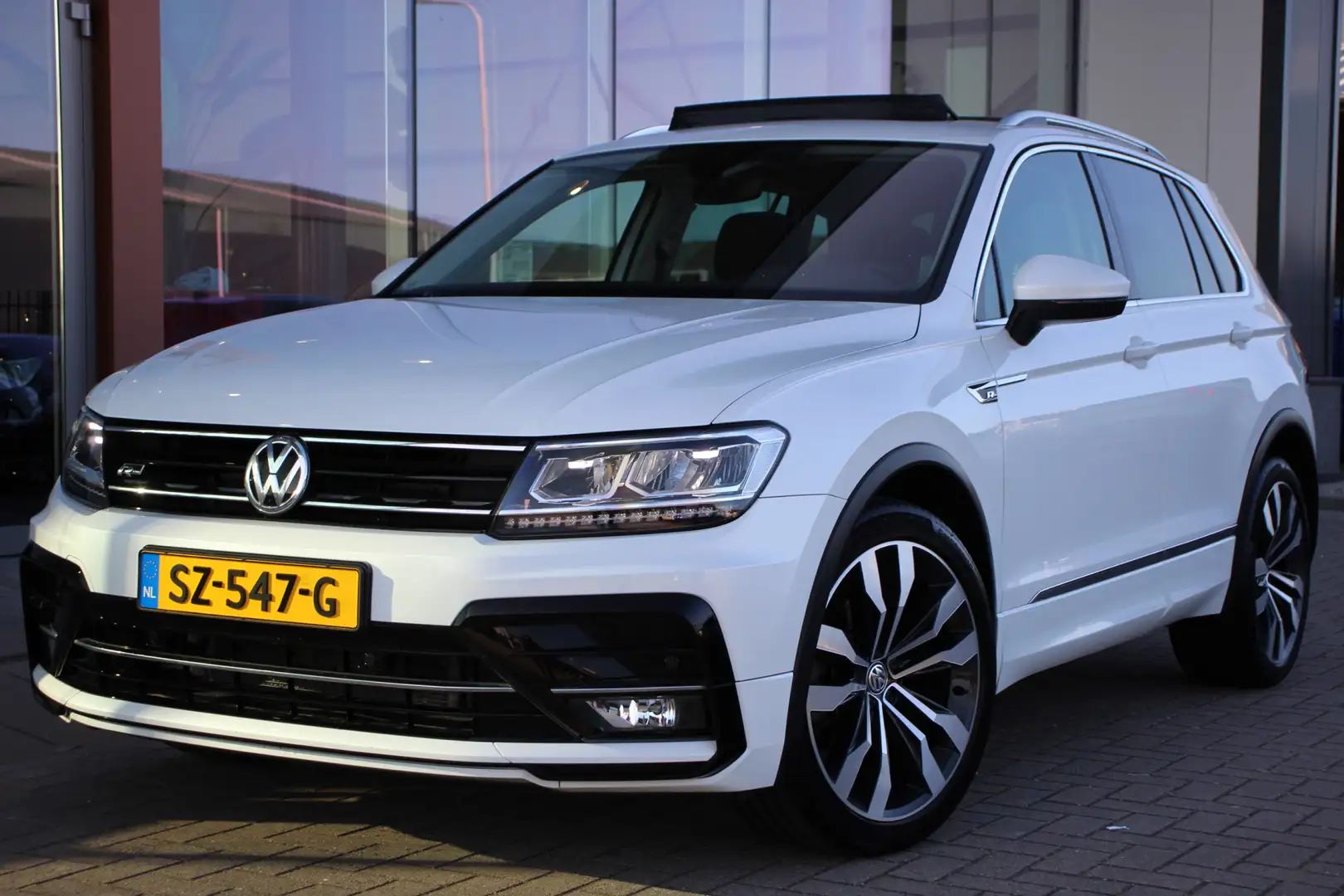 Volkswagen Tiguan 1.4 TSI 4Motion R-Line | Pano | V.C. | ACC | El. T Blanc - 2