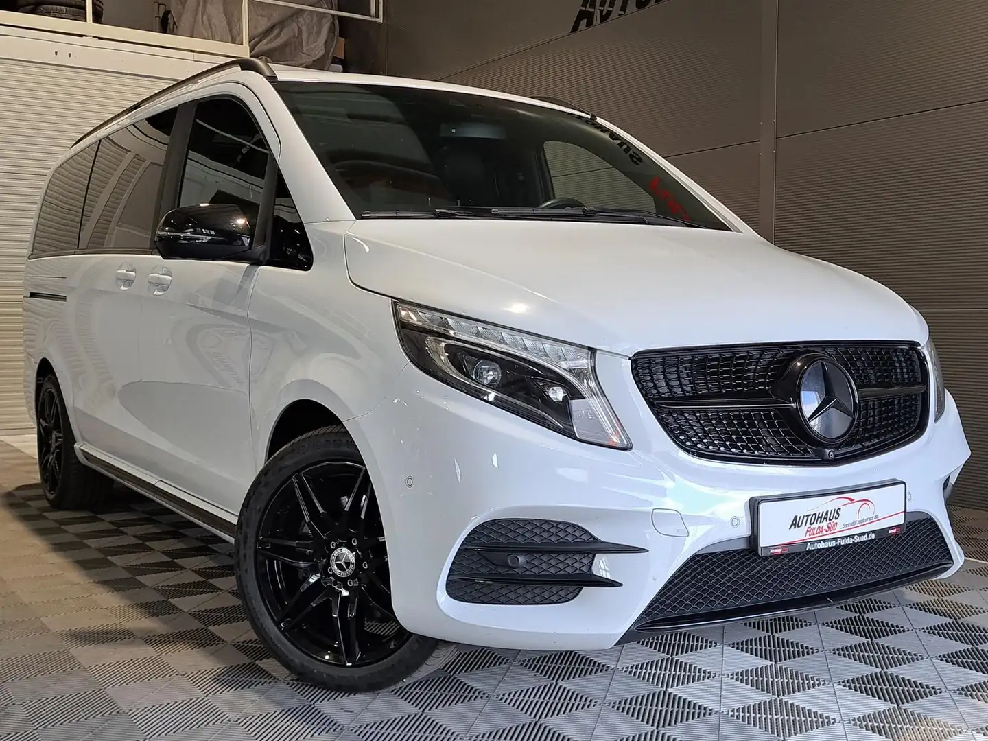 Mercedes-Benz V 300 d Exclusive Edition 4Matic lang AMG Line Білий - 1