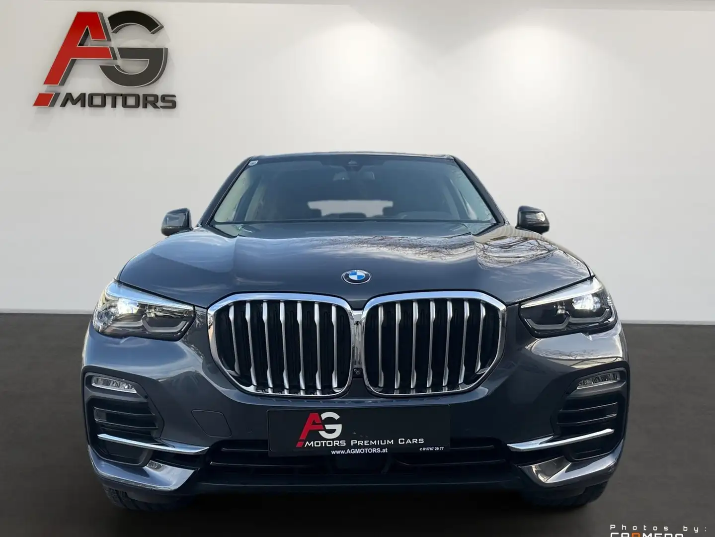 BMW X5 xDrive40i 48 V Aut./Live Cockpit/LED/Navi/Panoram Šedá - 2