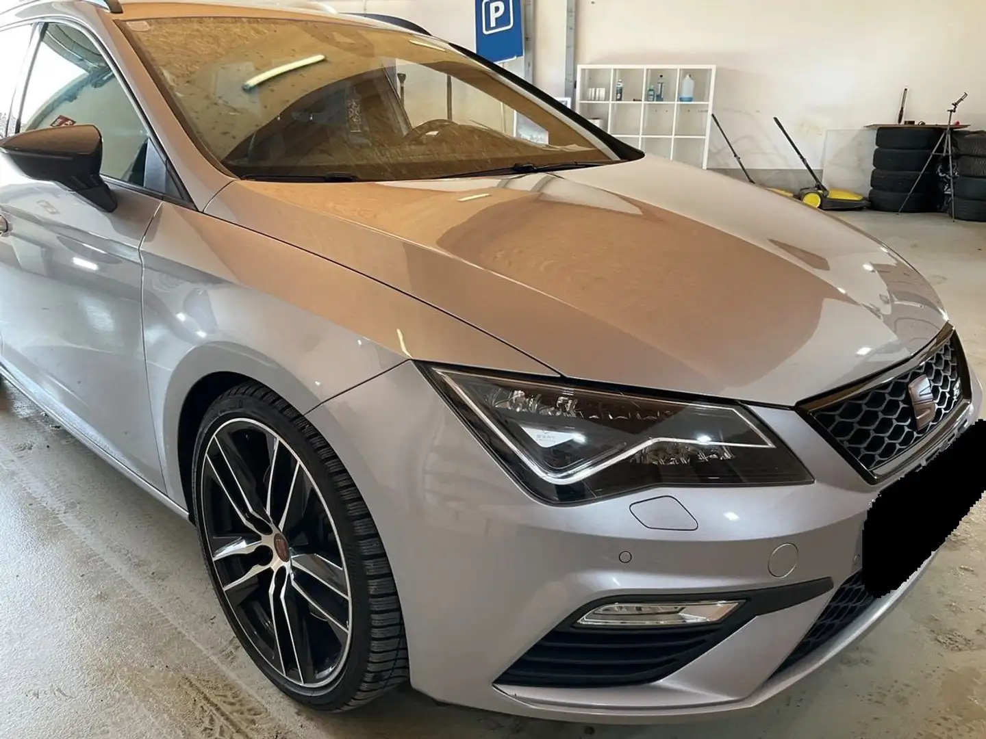 SEAT Leon Leon 2.0 TSI Cupra 300 4Drive Grau - 1