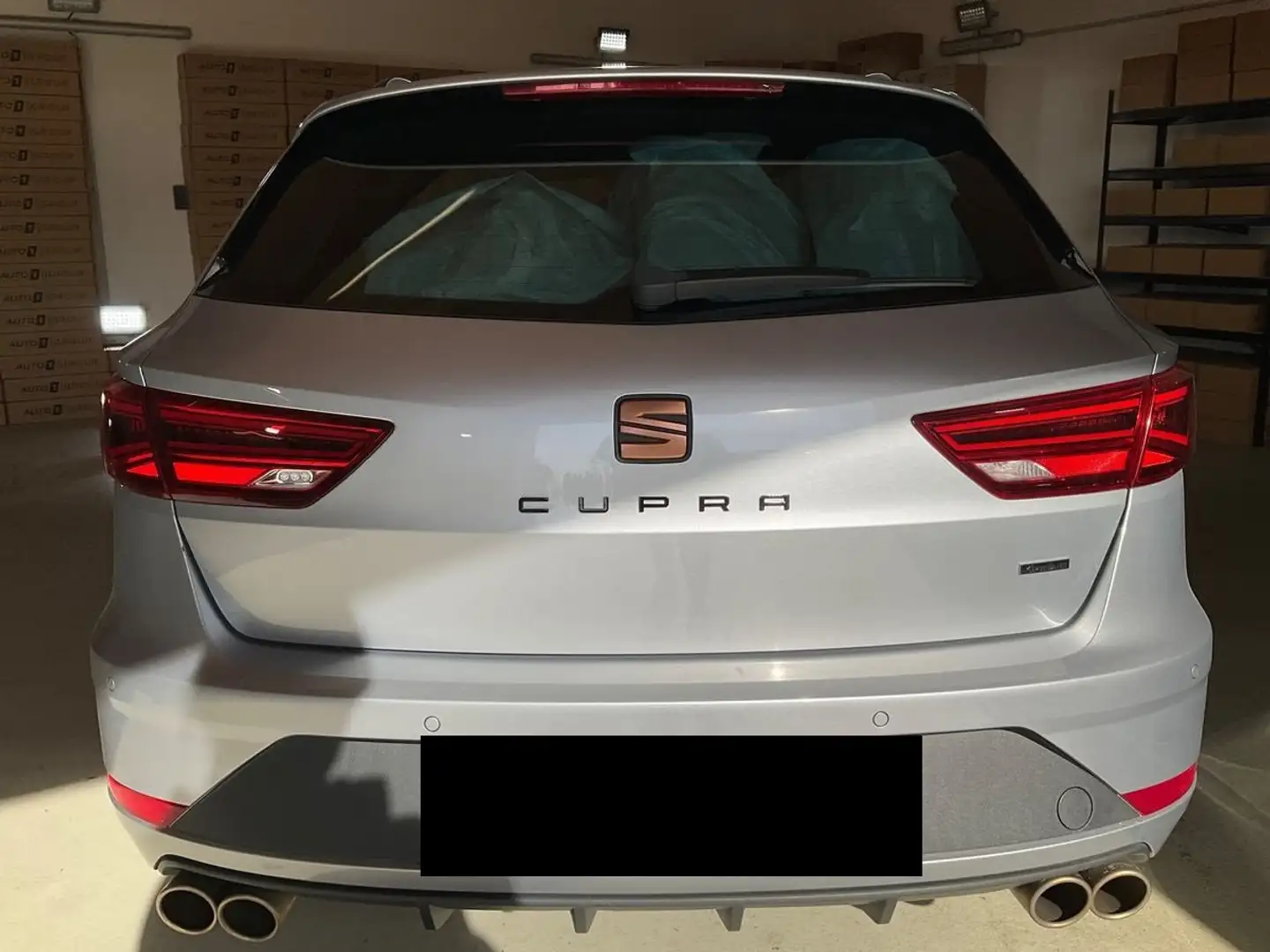 SEAT Leon Leon 2.0 TSI Cupra 300 4Drive Grau - 2