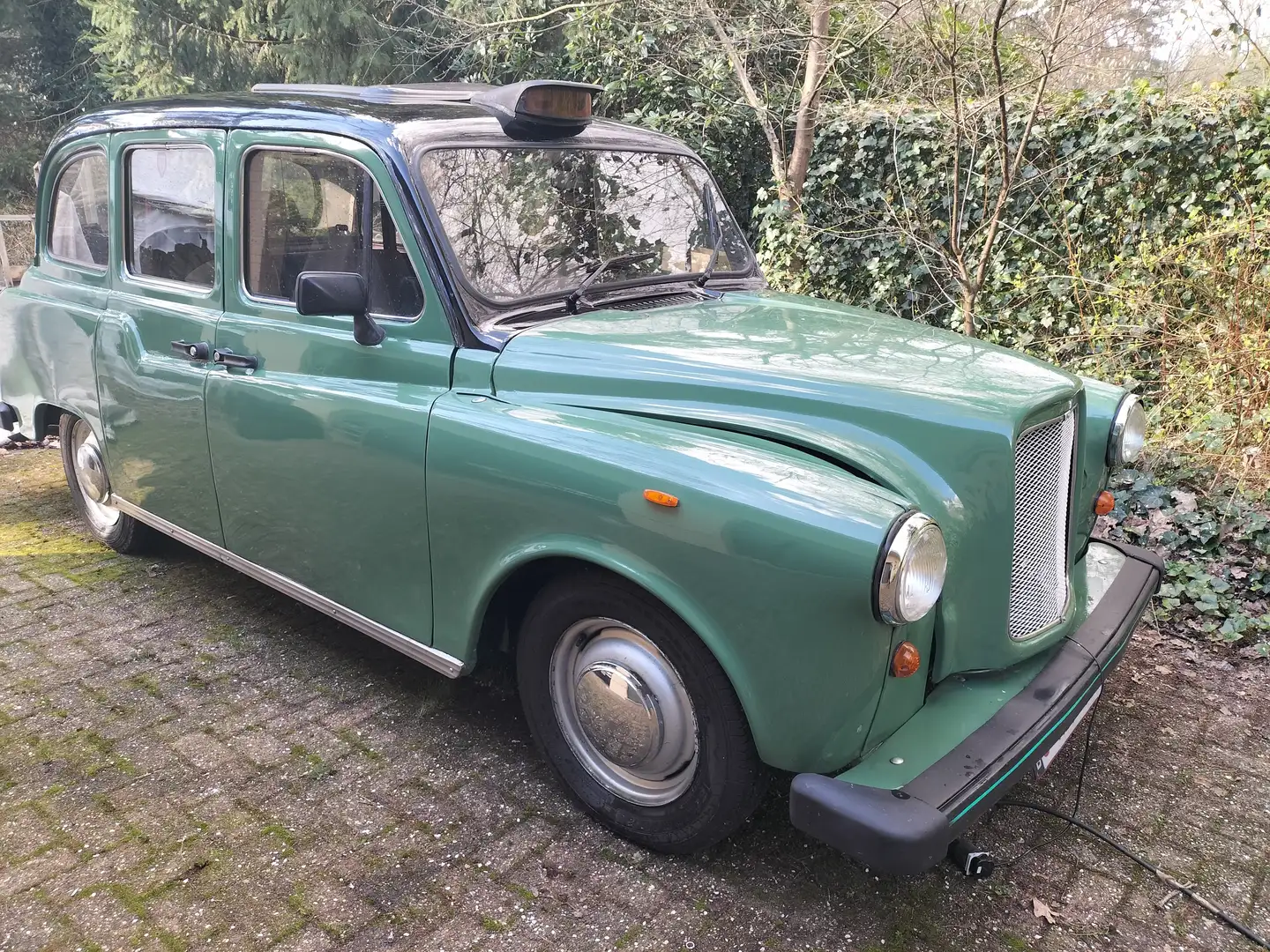 Austin Carbodies FX4 London Taxi Vert - 2